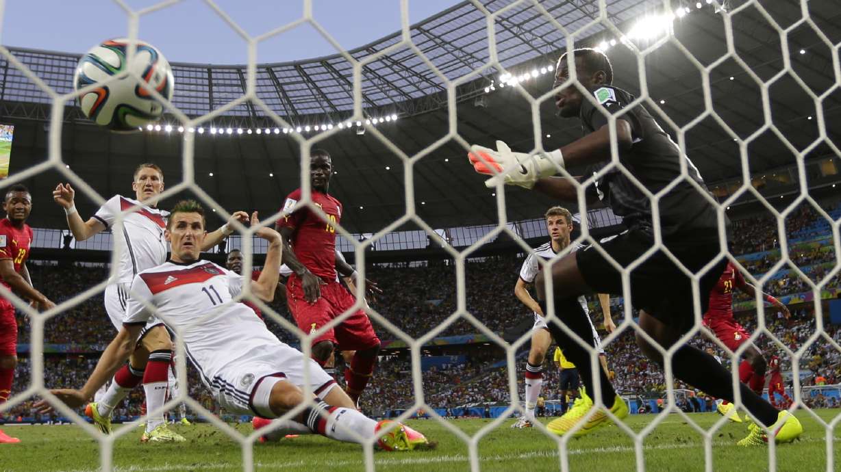 Germany's Klose ties Ronaldo's goal record