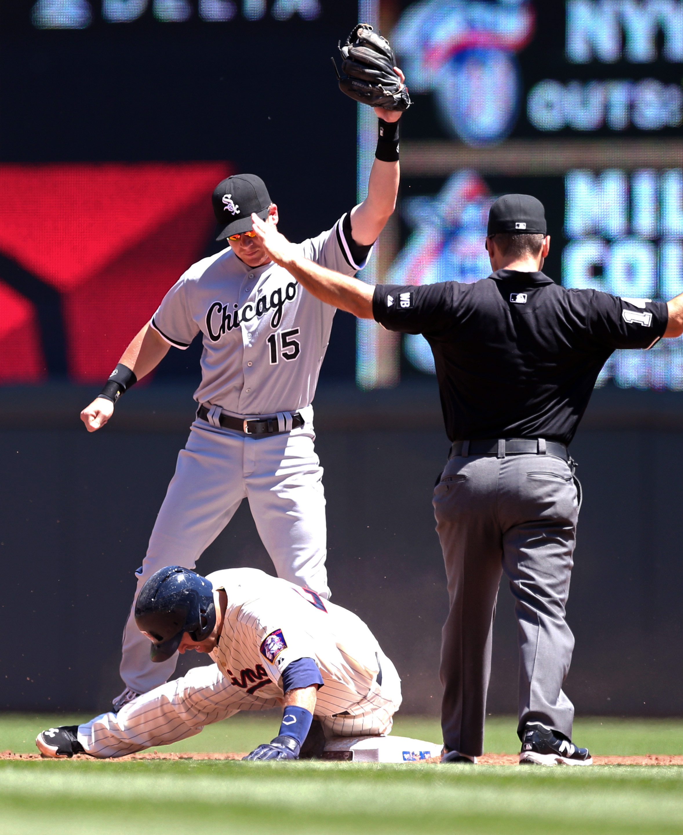 Mauer helps Twins top White Sox again, 4-3