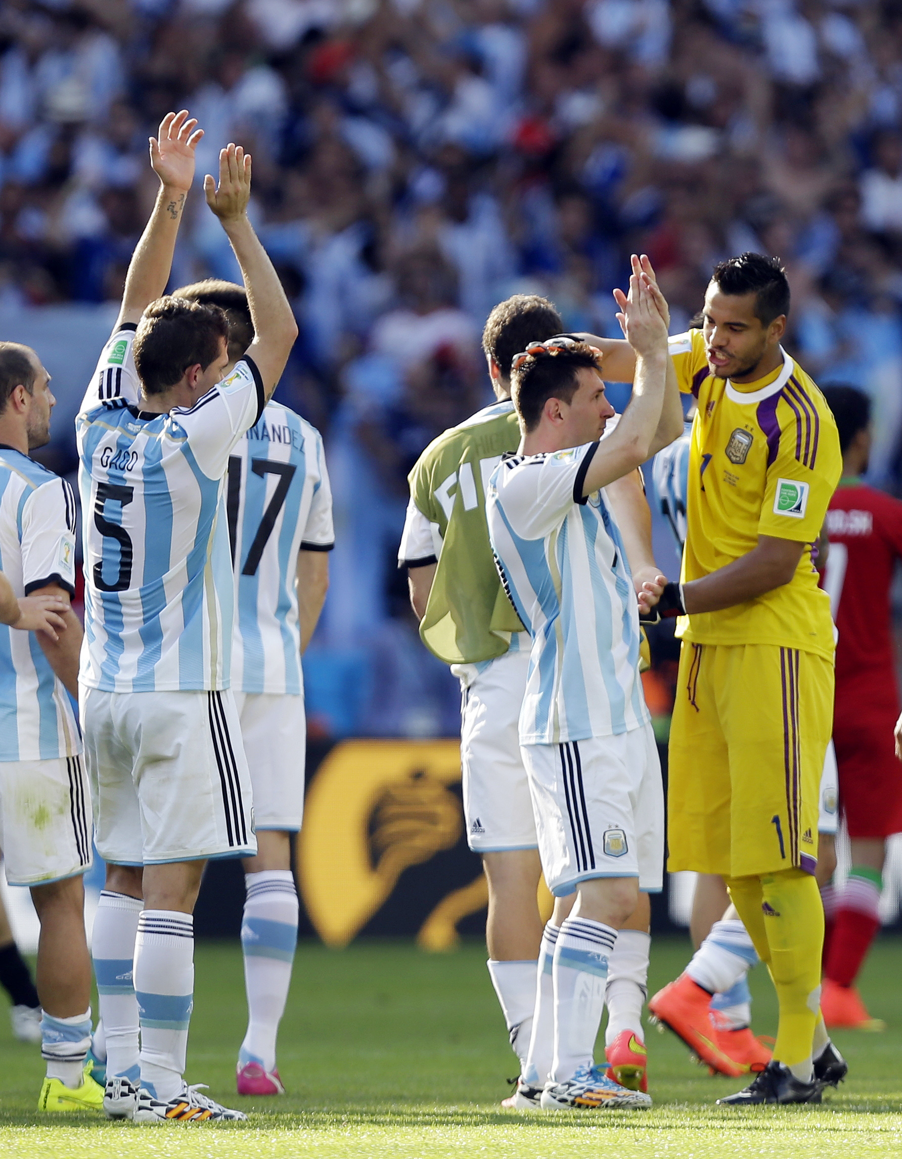 Messi scores winner, Klose ties Ronaldo's record