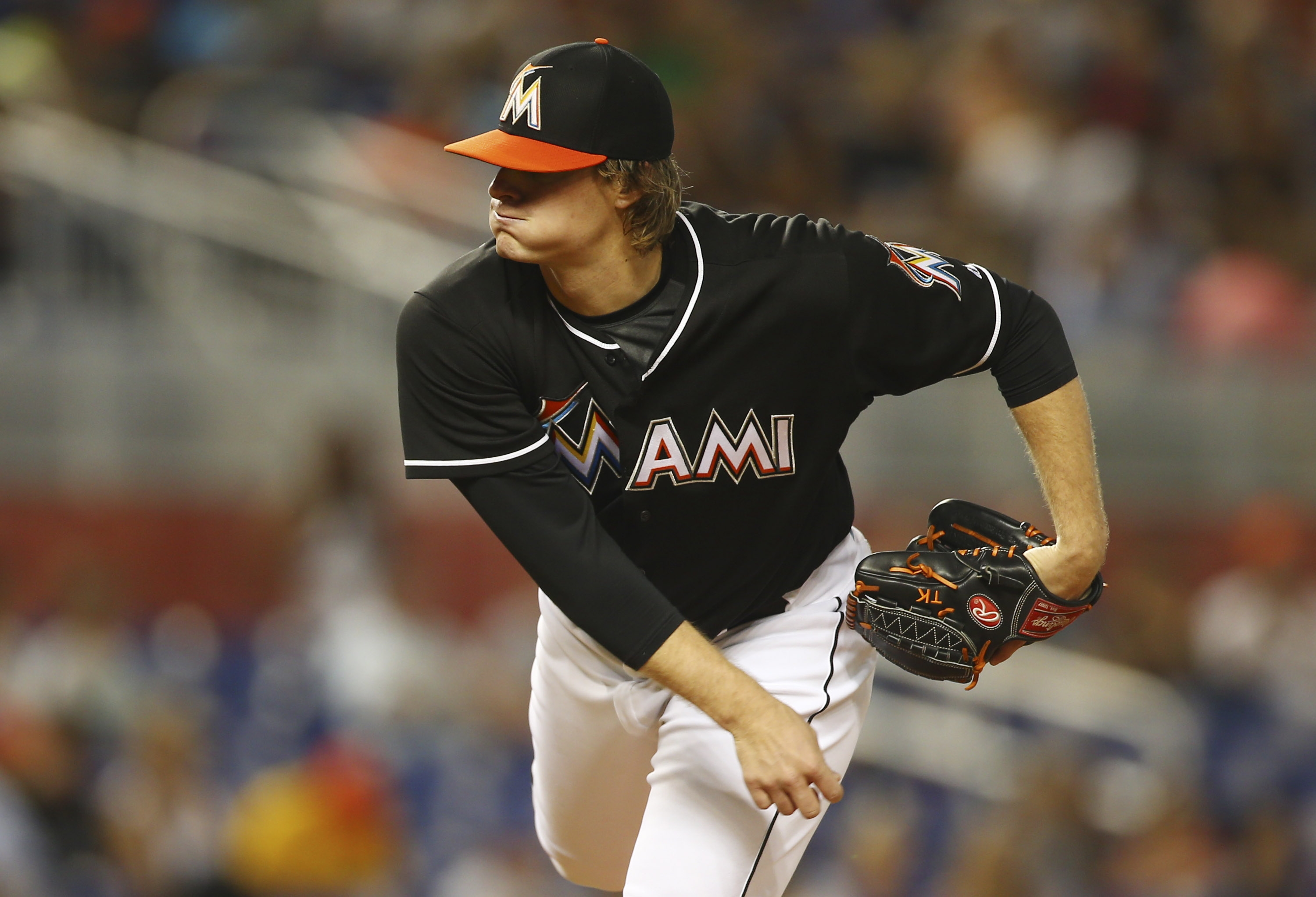 DeGrom gets first win with 4-0 victory over Miami