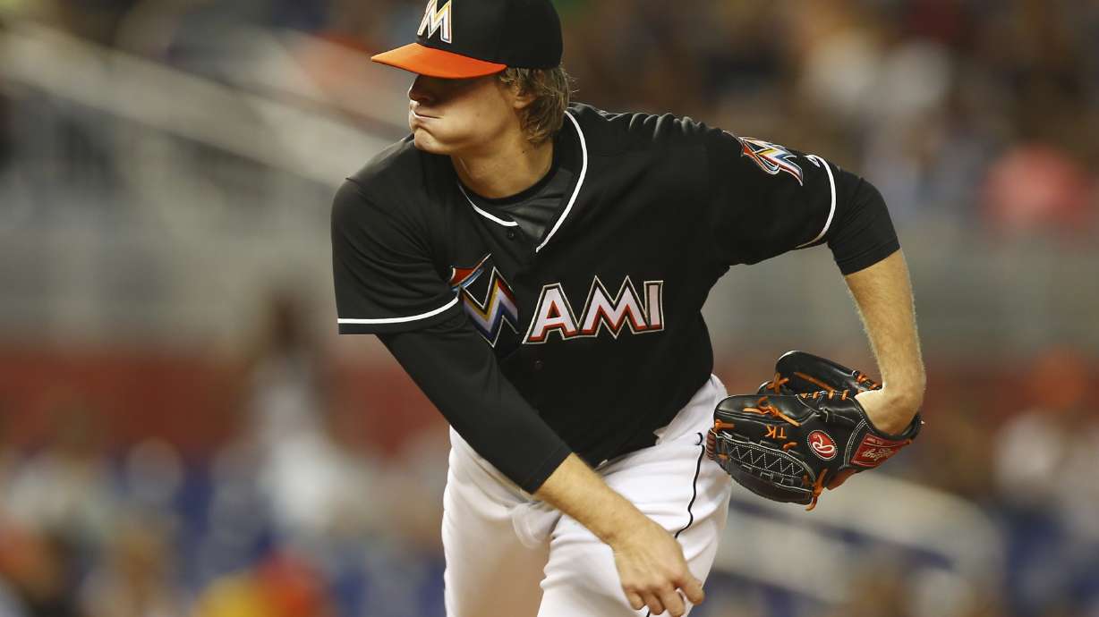 DeGrom gets first win with 4-0 victory over Miami