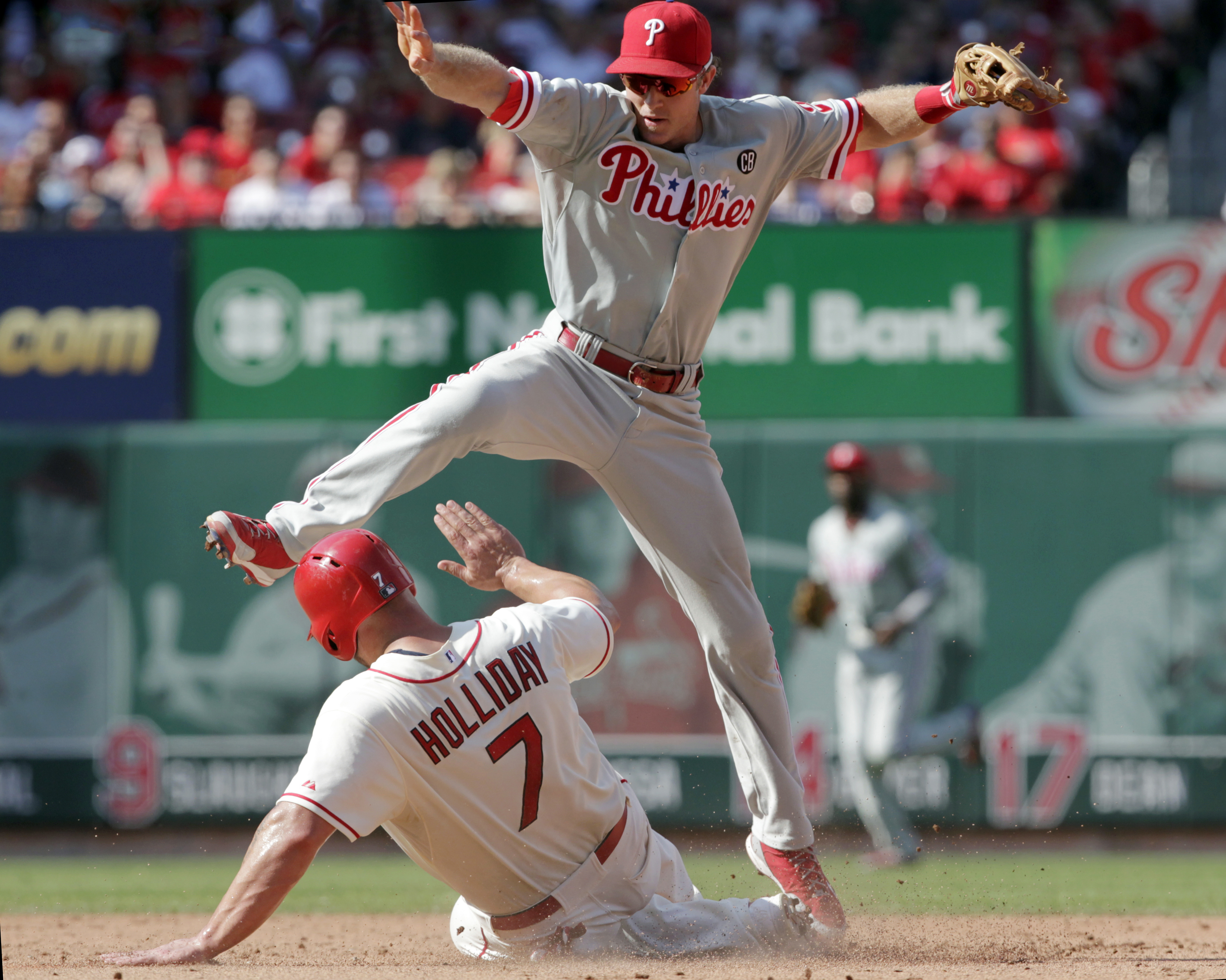 Holliday, Wainwright lifts Cards over Phils 4-1