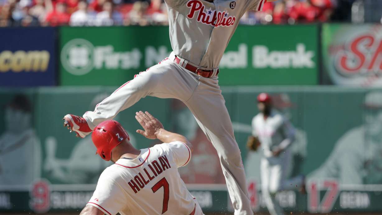 Holliday, Wainwright lifts Cards over Phils 4-1