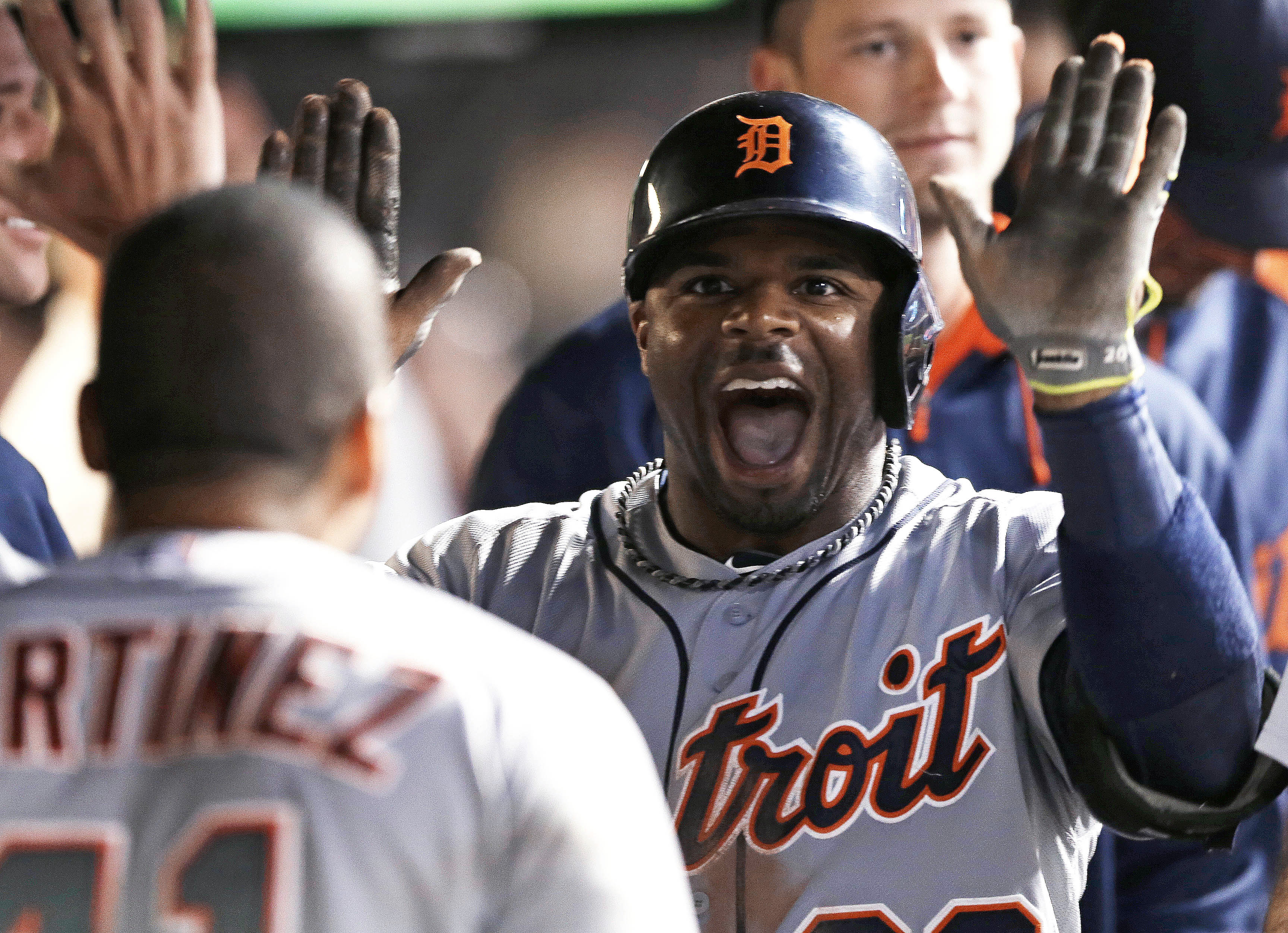 Cabrera's double in 10th gives Tigers 5-4 win