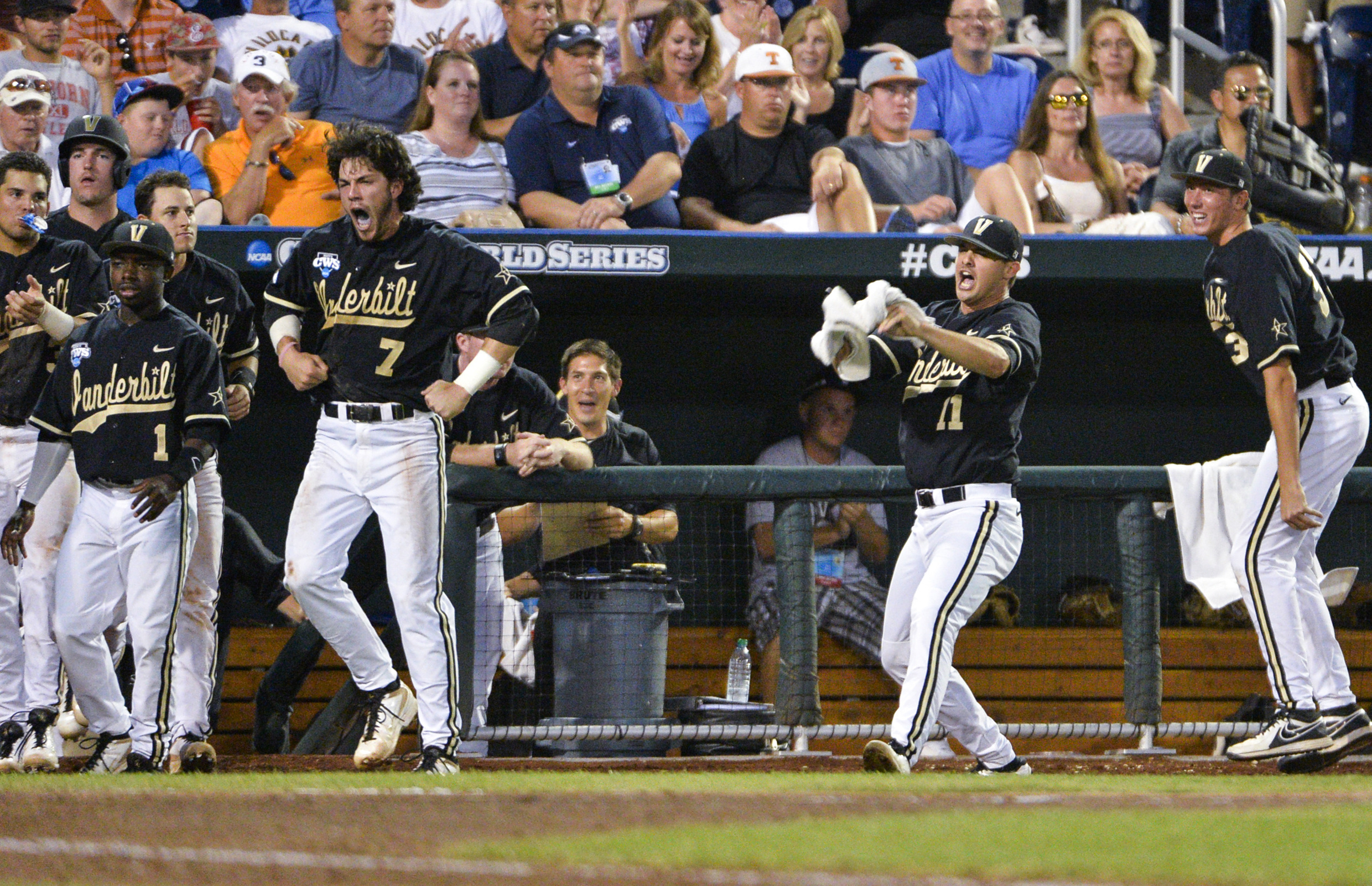 Vanderbilt beats Texas in 10th, goes to CWS finals