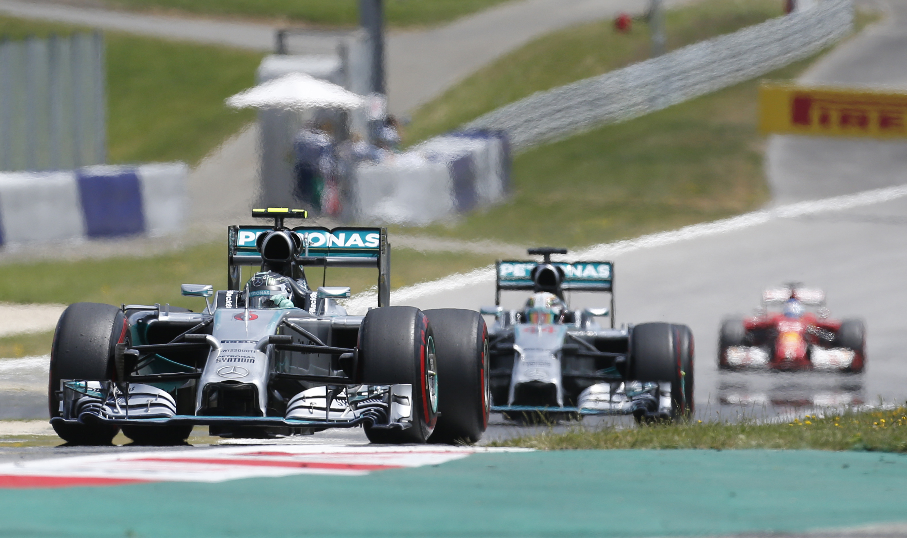 Rosberg beats Hamilton to win Austrian GP