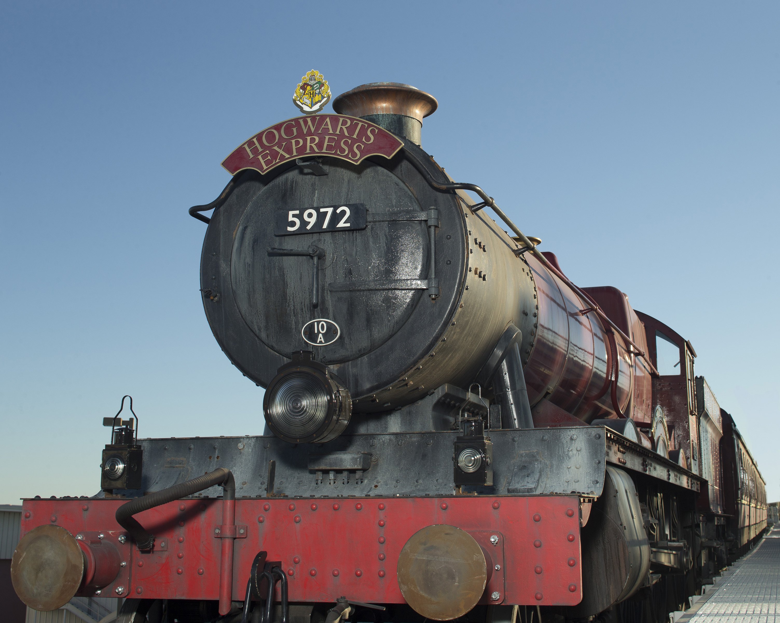 Opening July 8, 2014 the Hogwarts Express will connect The The
Wizarding World of Harry Potter — Hogsmeade in Islands of
Adventure to Diagon Alley. This will allow guests with park-to-park
admission to enjoy a real journey aboard the iconic locomotive.