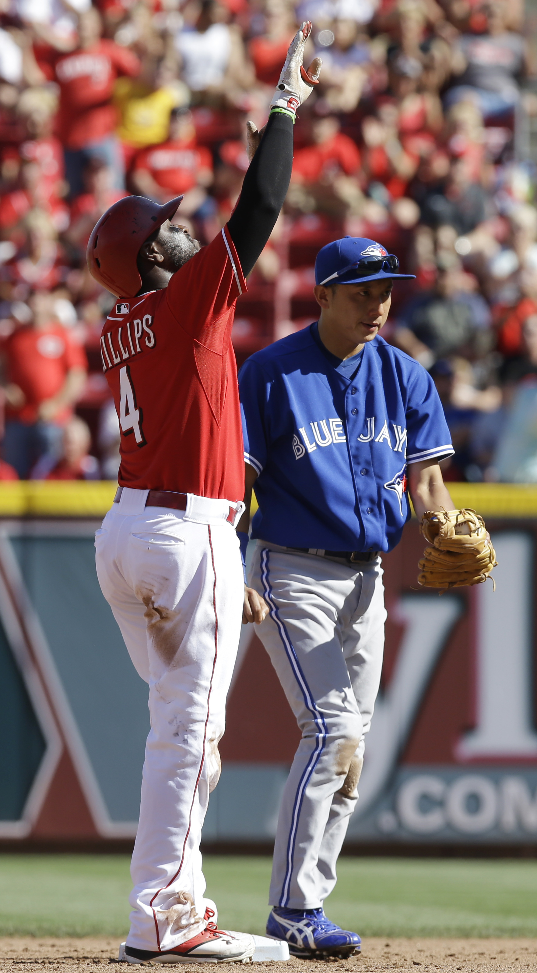 Reds' Brandon Phillips leaves game in 5th inning