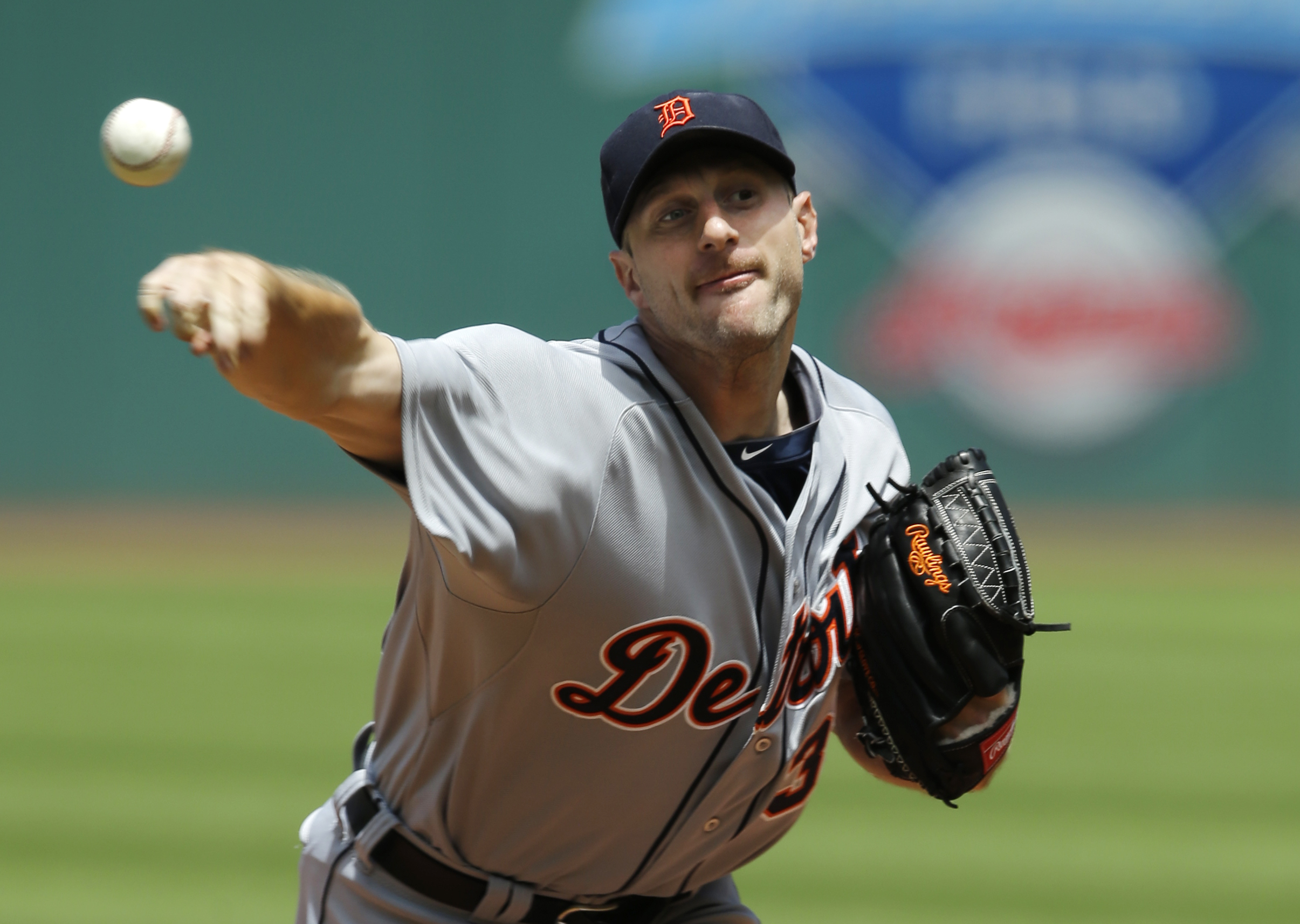 Scherzer, Cabrera and Tigers sweep Indians