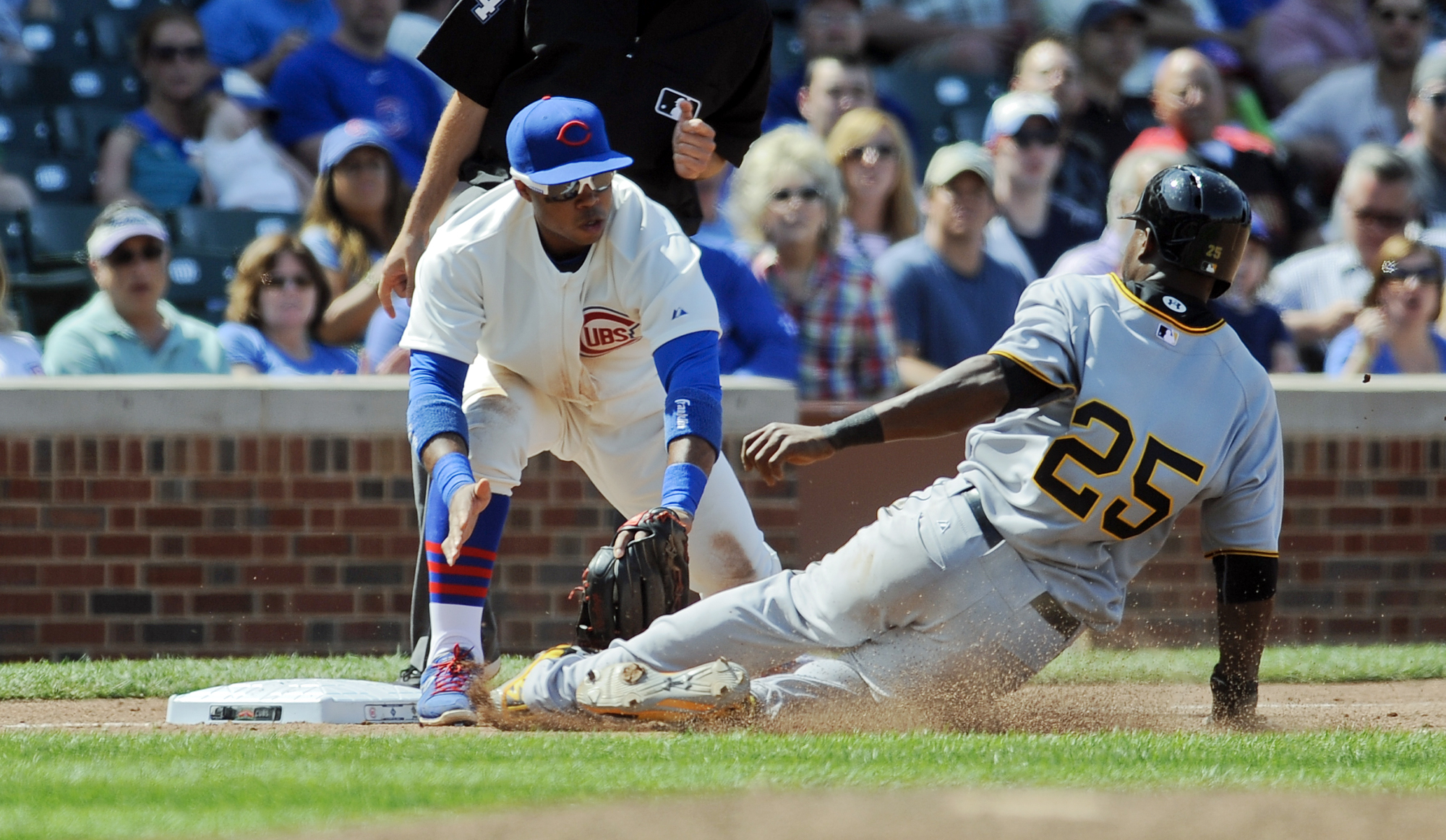 Cubs lose 2-1 to Pirates in series finale