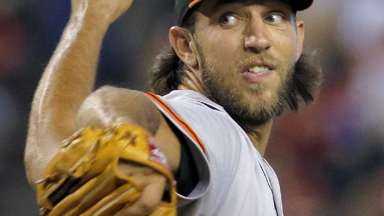 Bumgarner dominates, Giants beat Diamondbacks 4-1