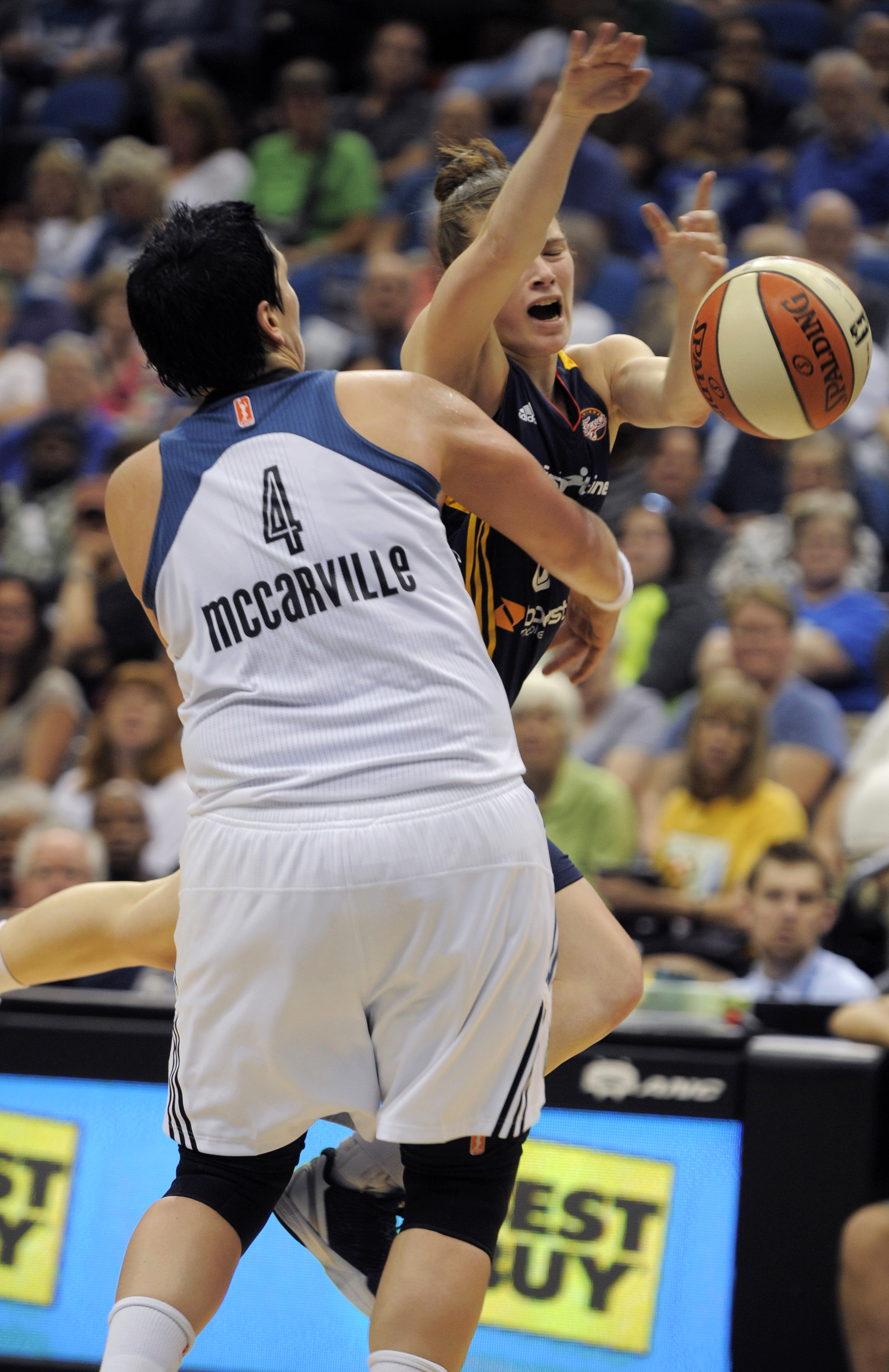 Moore scores 25 to lead Lynx past Fever
