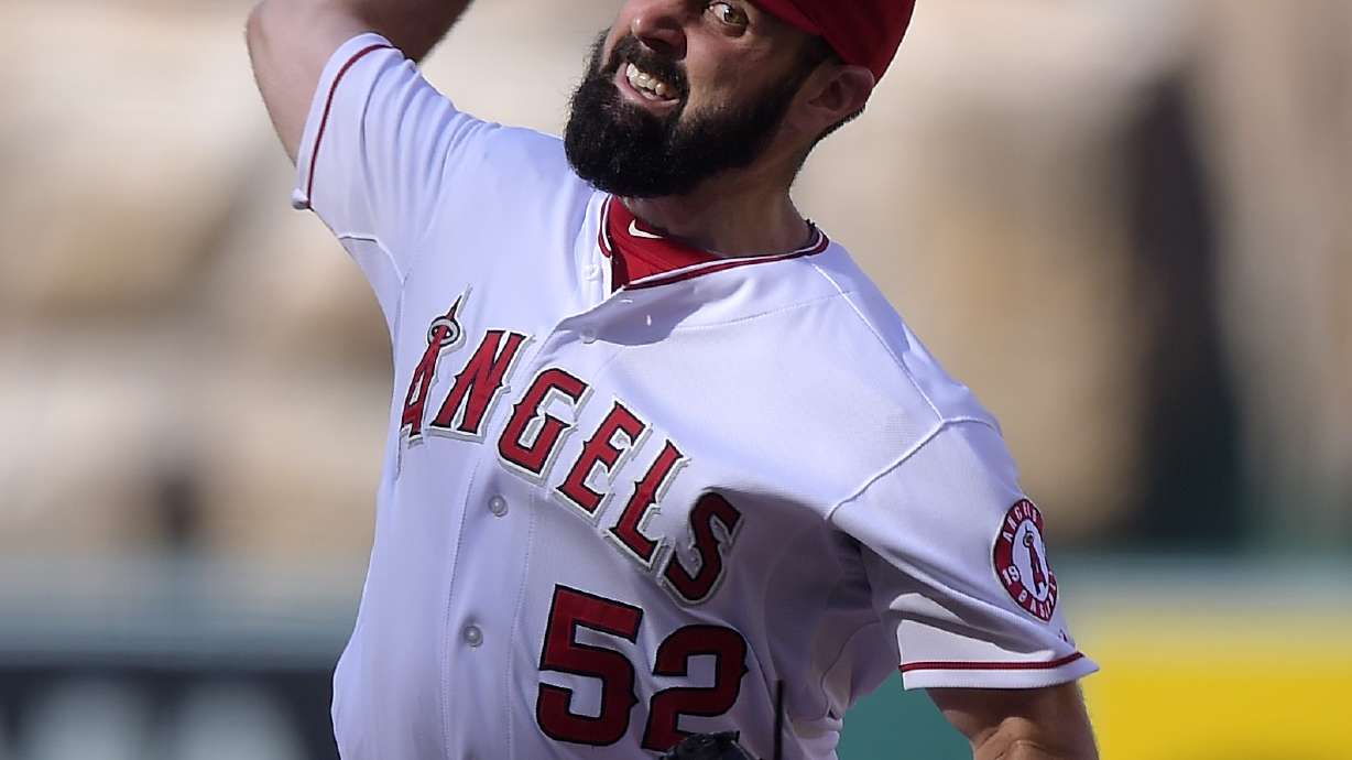 Angels beat Rangers 5-2 for weekend series sweep
