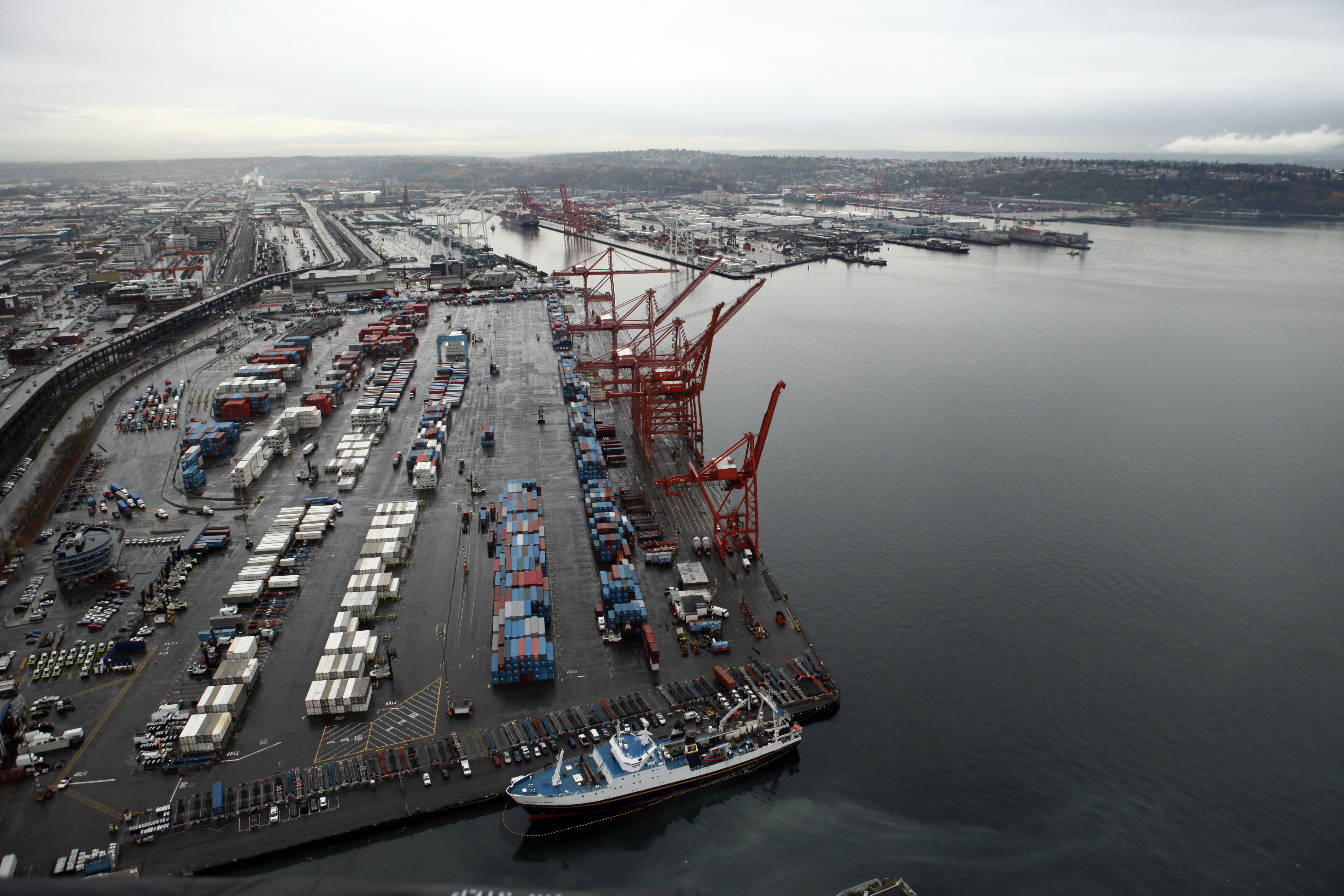 Billions at risk as West Coast port contract ends