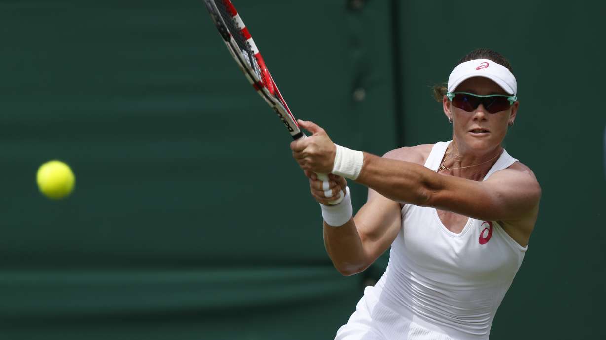 Murray soaks it in as Wimbledon welcomes him back