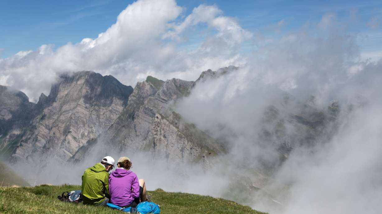 Swiss urge glacier hikers to look for artifacts