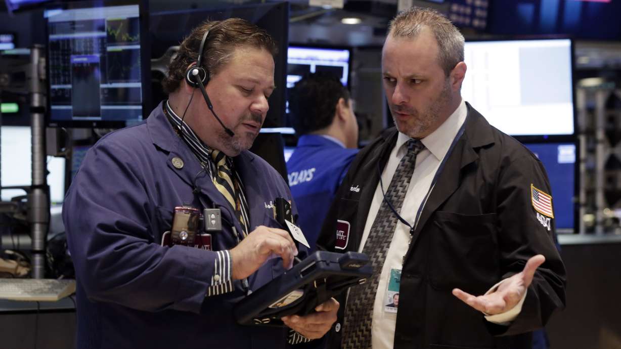 US stocks edge lower in midday trading