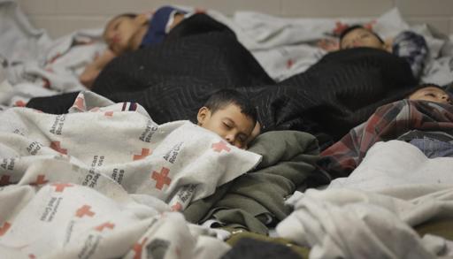 Niños migrantes se quedan años en EEUU