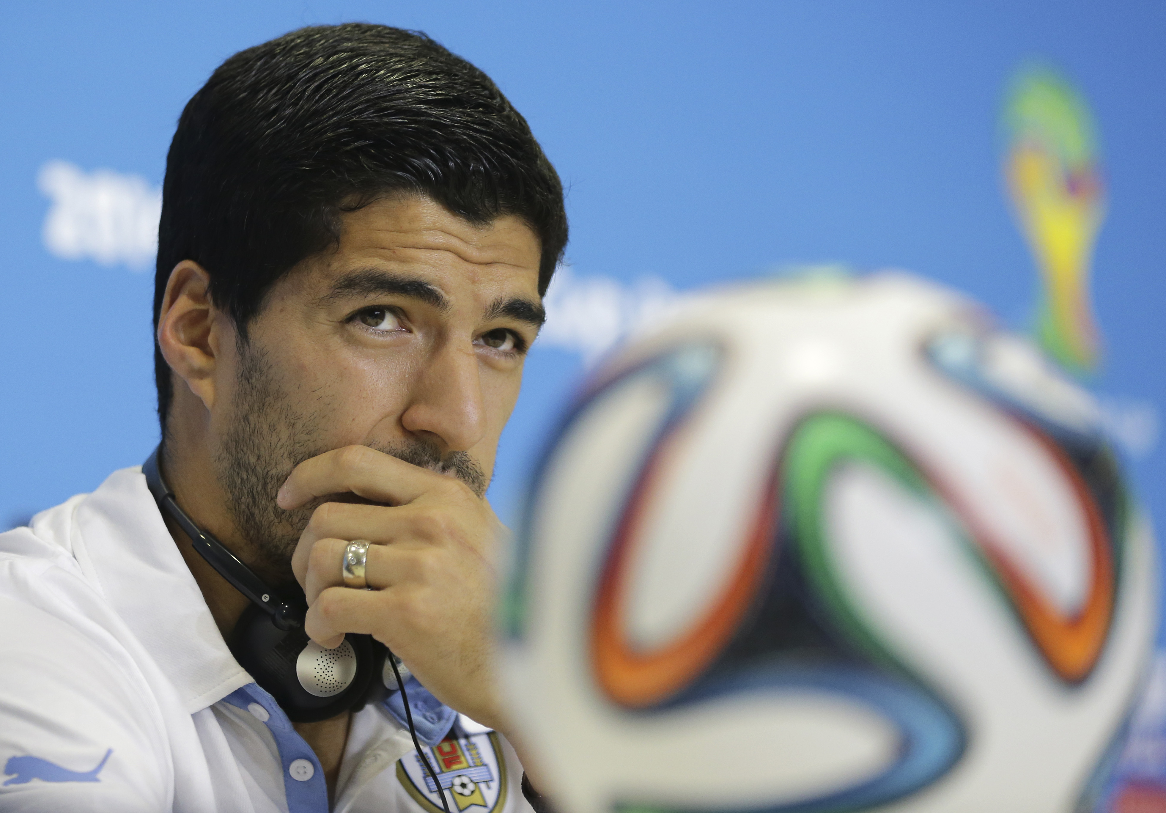 Suarez says knee 'perfect' before Italy match