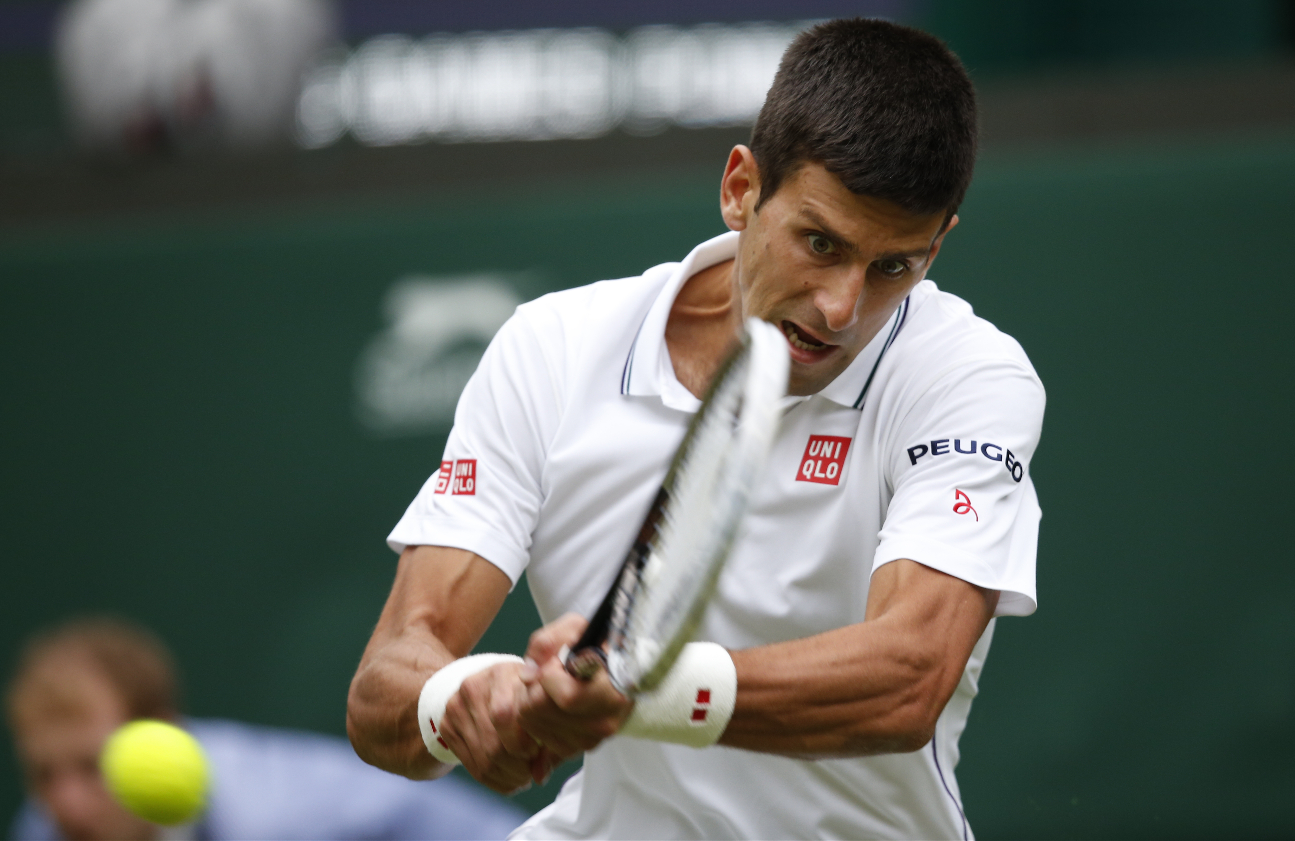 Djokovic easily advances with 1st round win