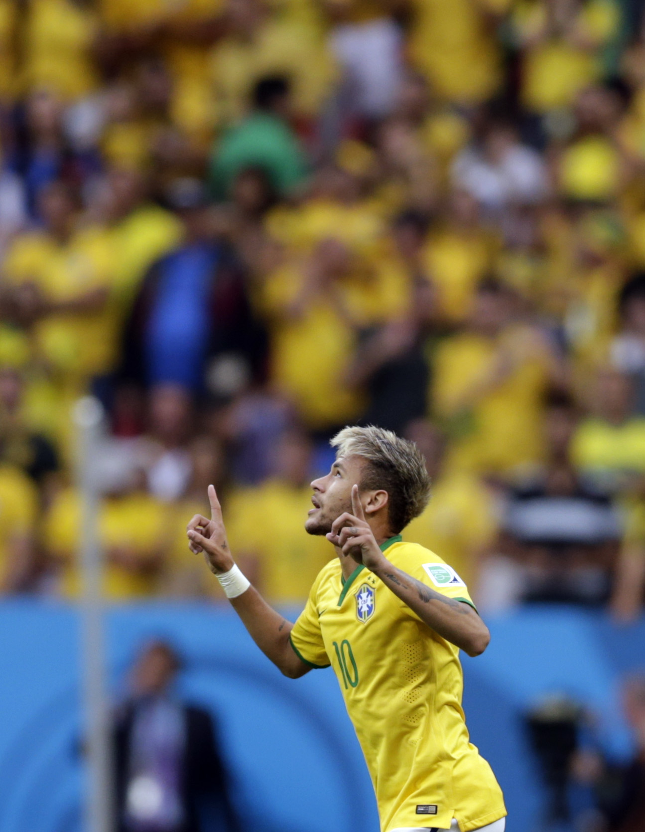 Brazil beats Cameroon 4-1, reaches 2nd round