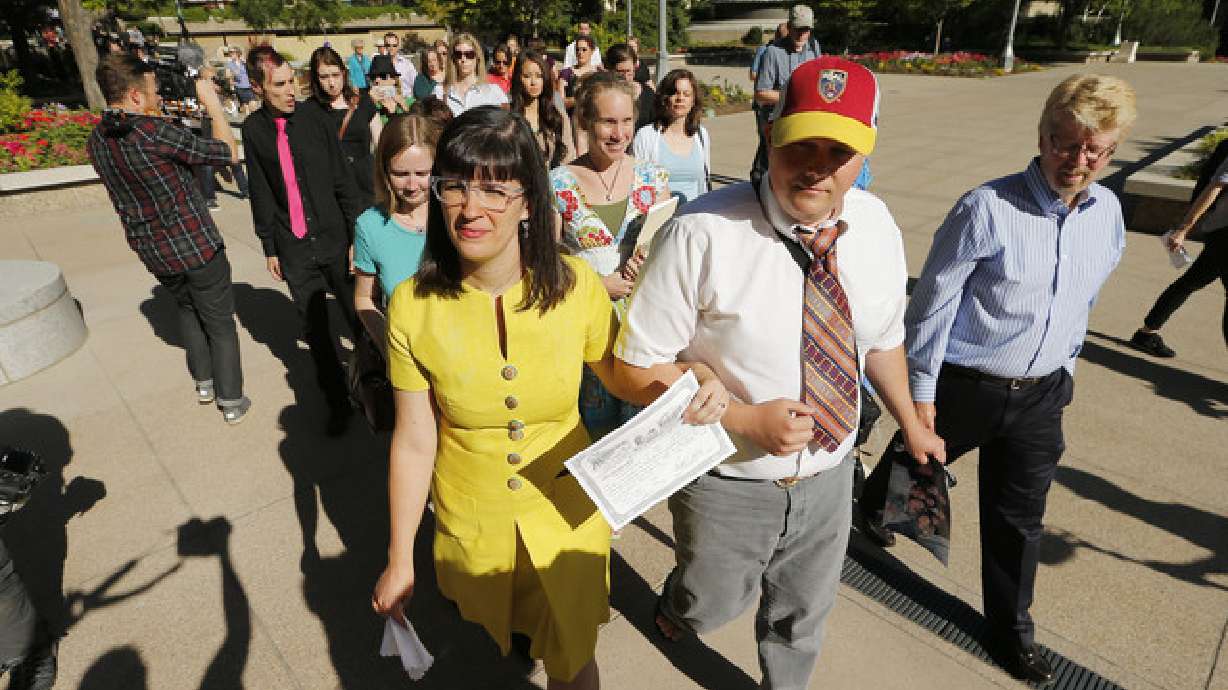 Fundadora de 'Ordenar Mujeres' es excomulgada de la Iglesia SUD