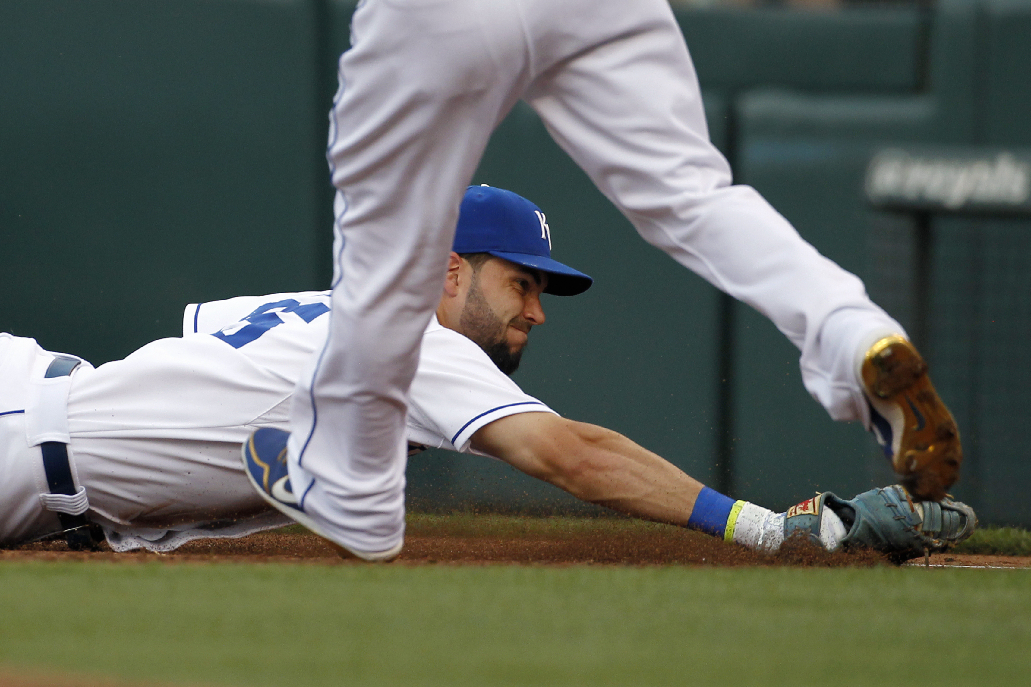 Royals beat Dodgers 5-3 to end 4-game skid