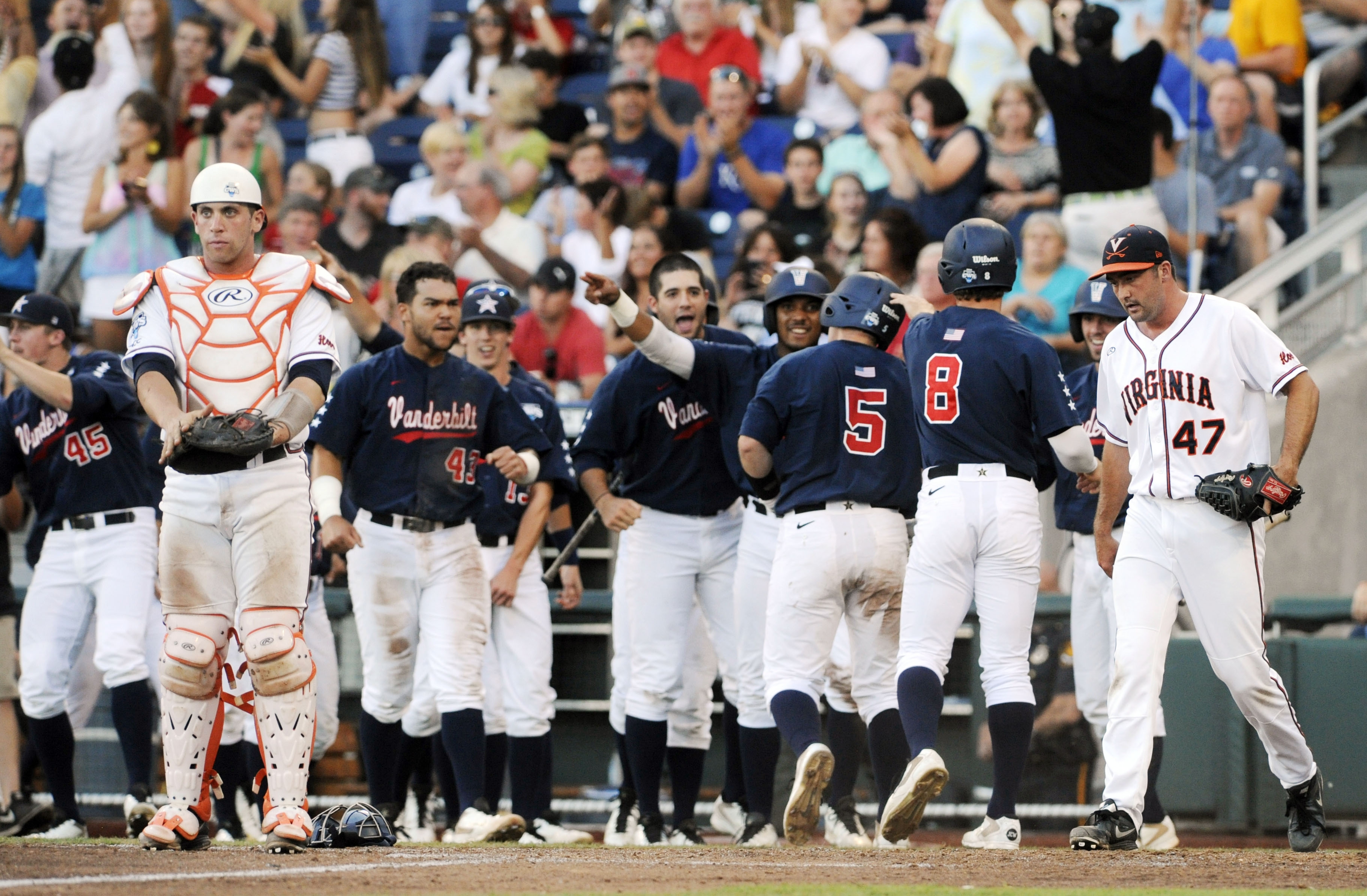Vandy beats Virginia 9-8 in Game 1 of CWS finals