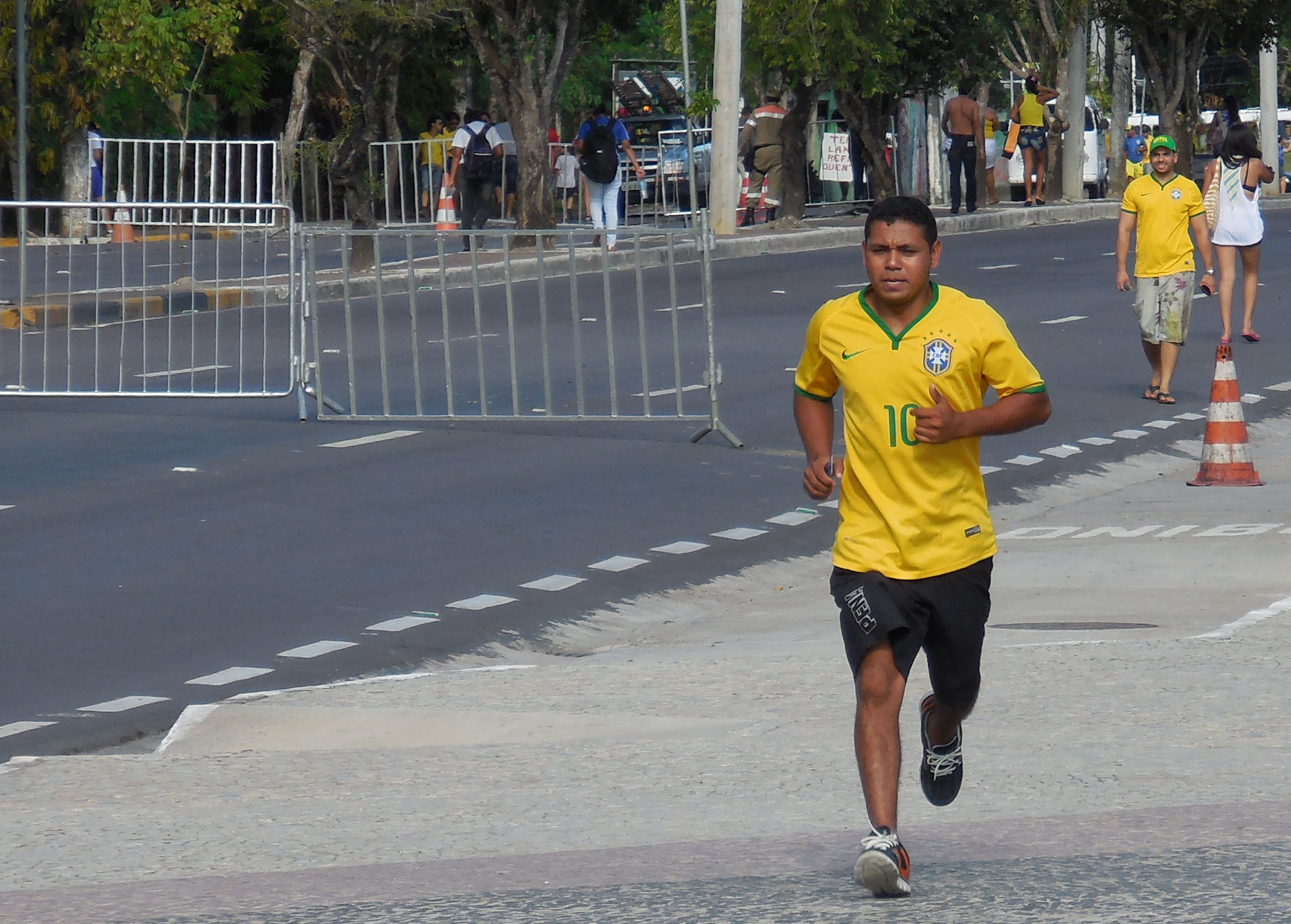 It's hot, but runners still run in the jungle