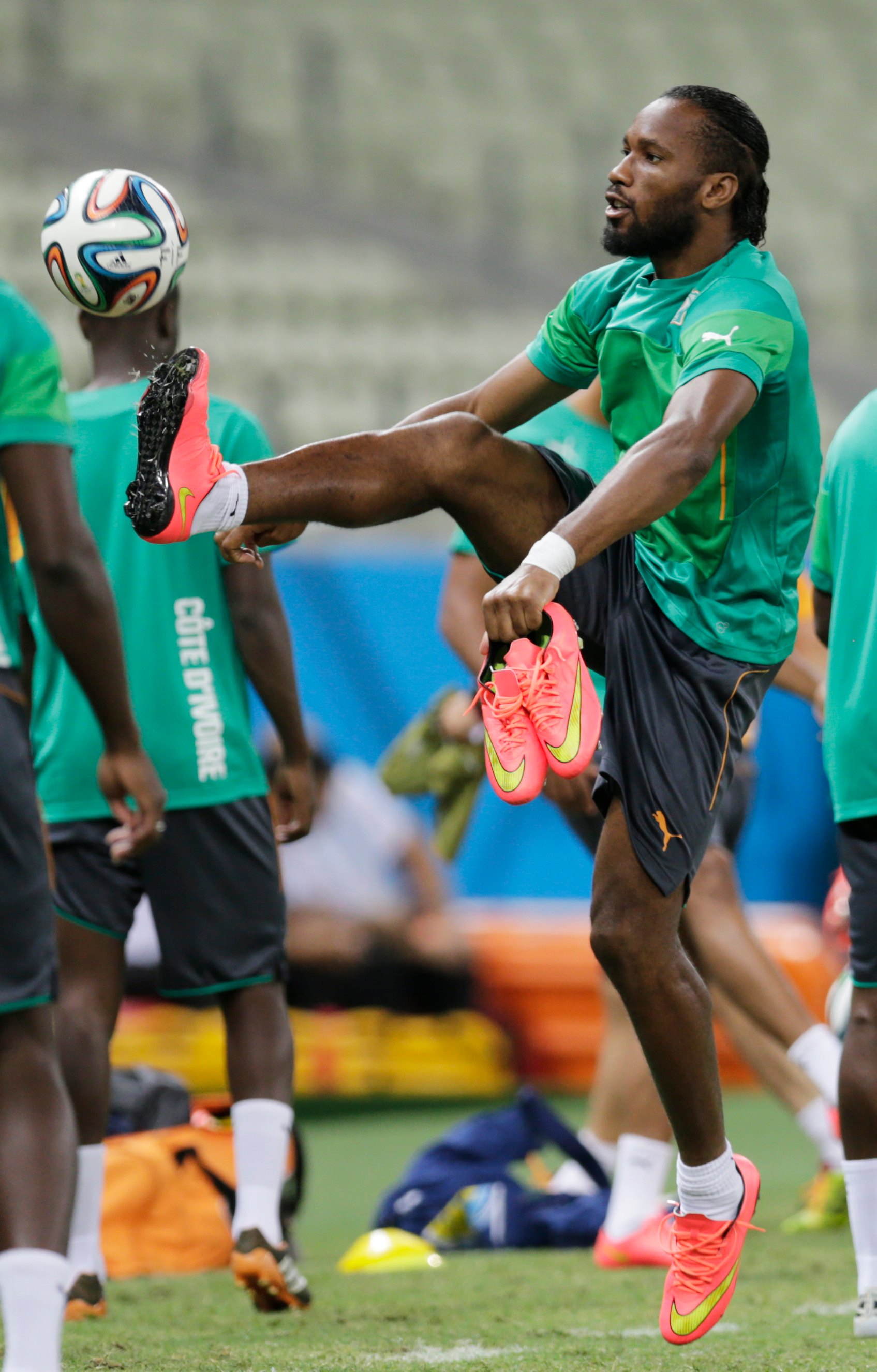 Greece scores late to advance at World Cup