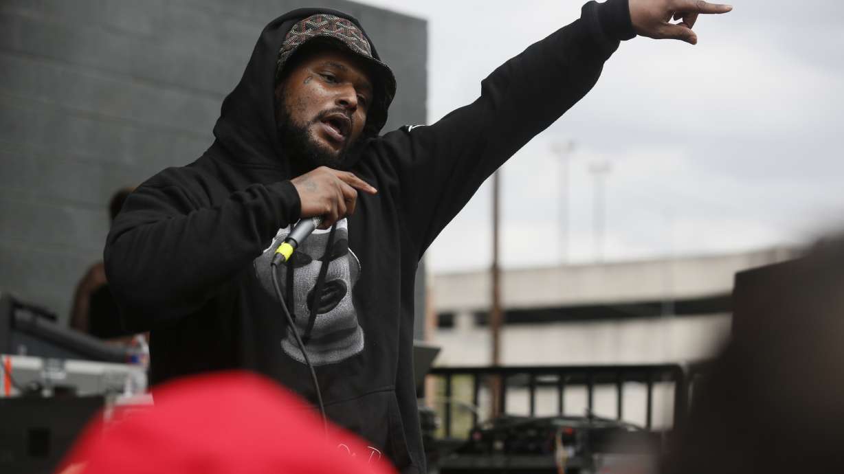 Police: No description of gunman at concert venue