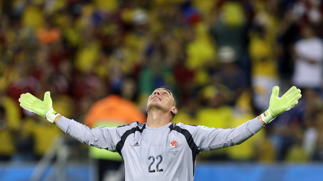 Mondragon becomes oldest World Cup player at 43