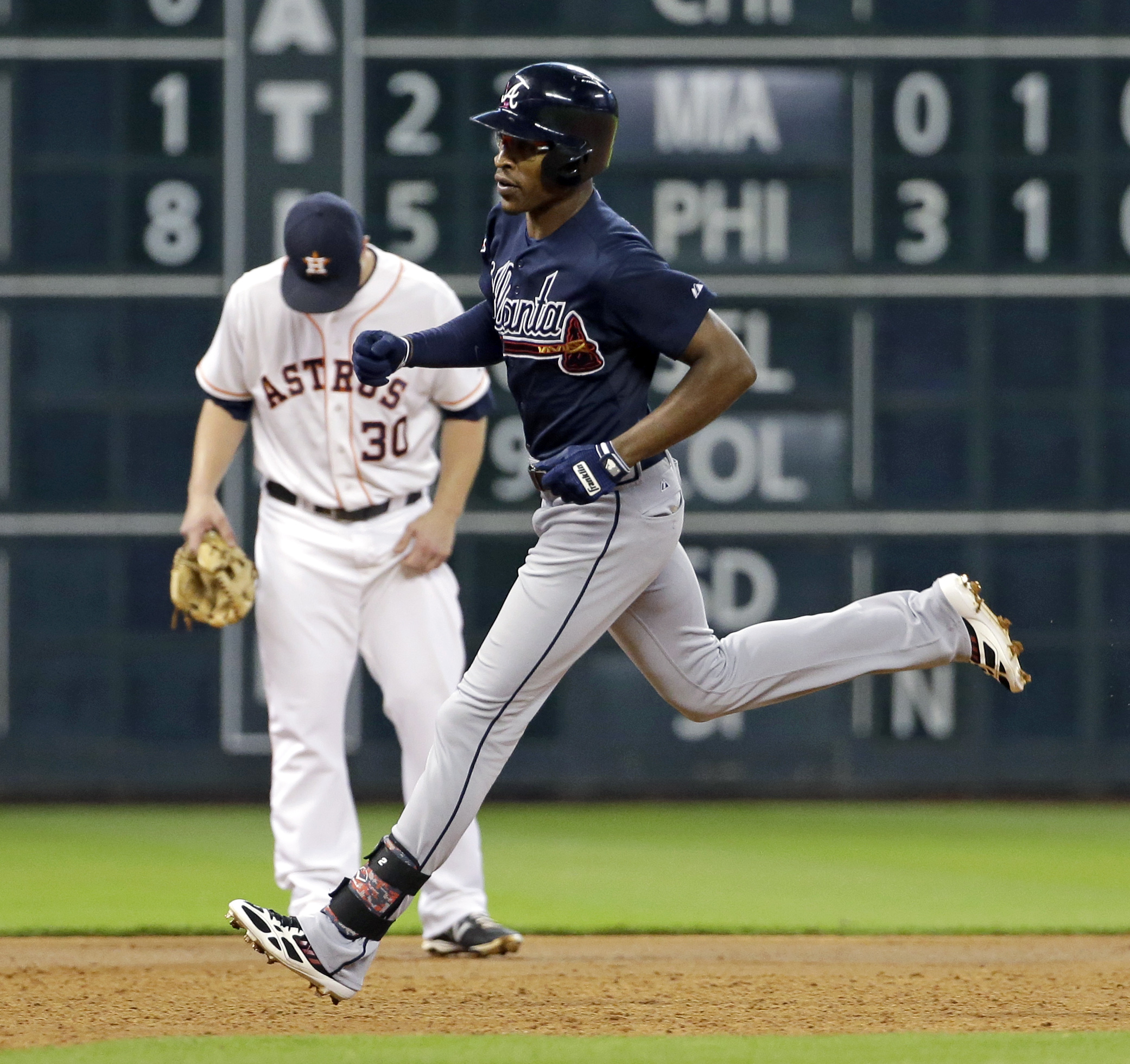 Uptons tie record for HRs by teammate brothers