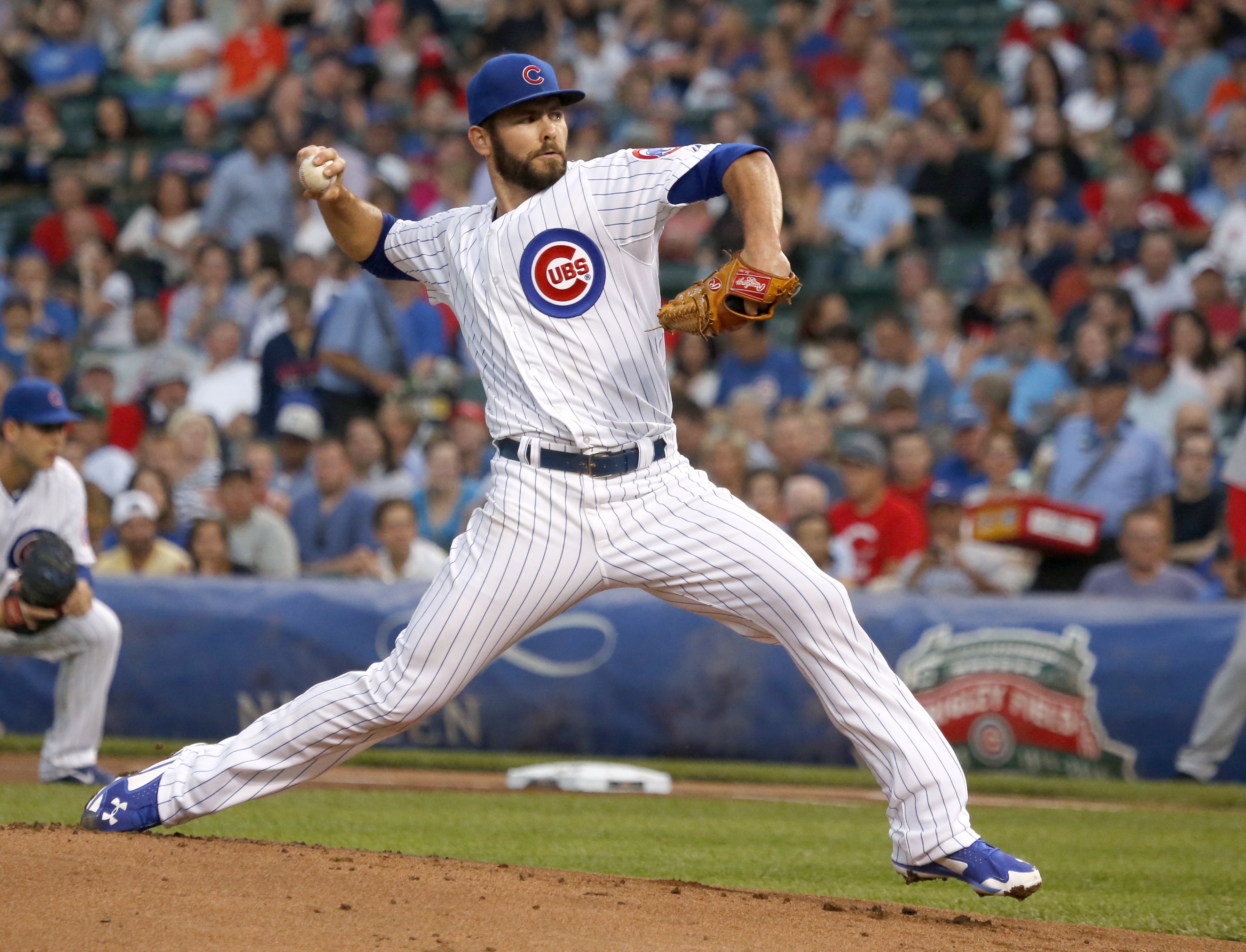 Arrieta leads Cubs past Reds 7-3