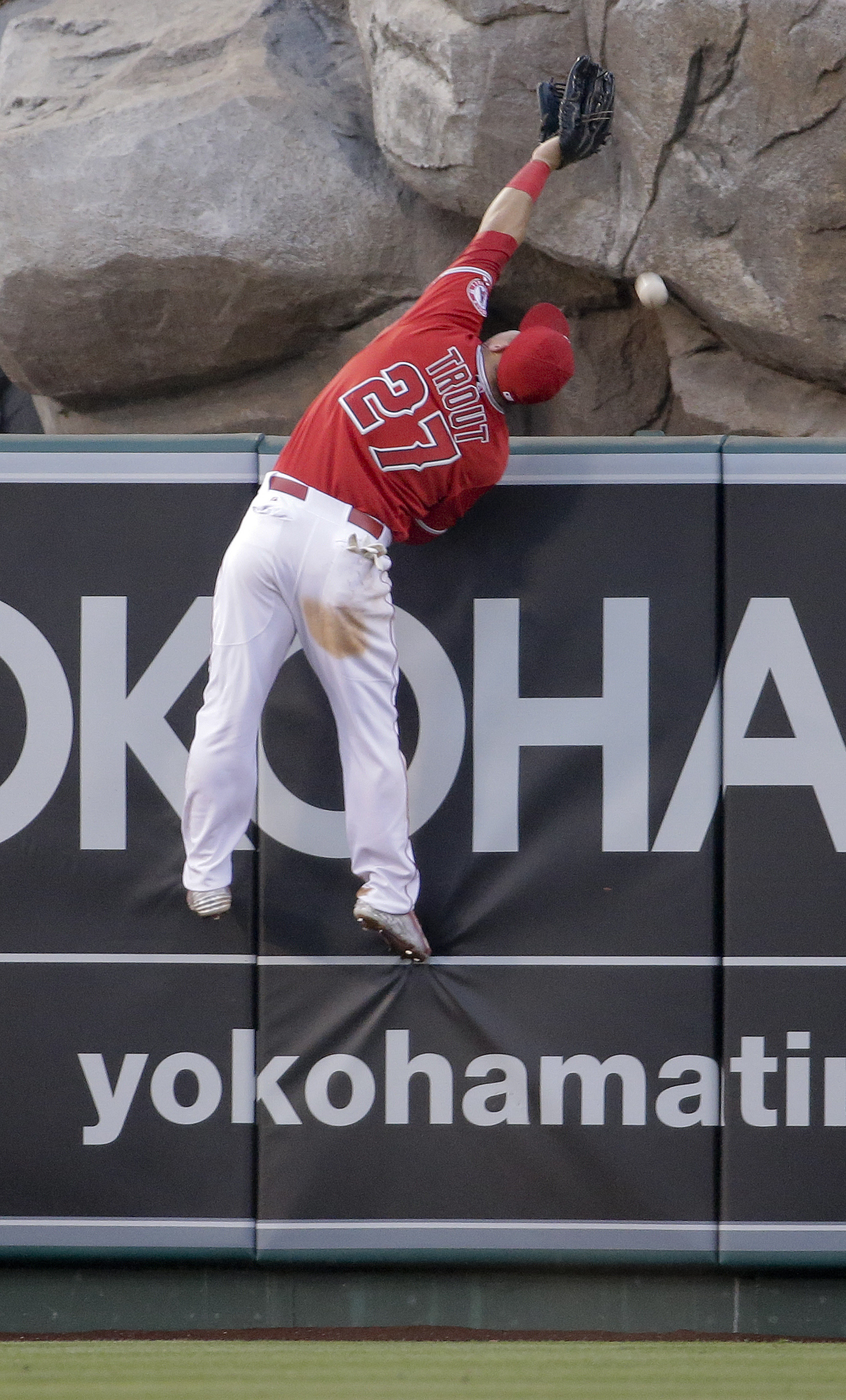 Trout's go-ahead HR helps Angels beat Twins 8-6