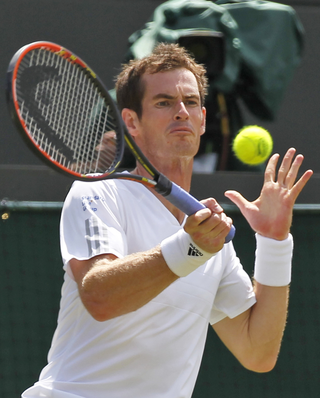 Andy Murray drops just 2 games in 2nd-round win