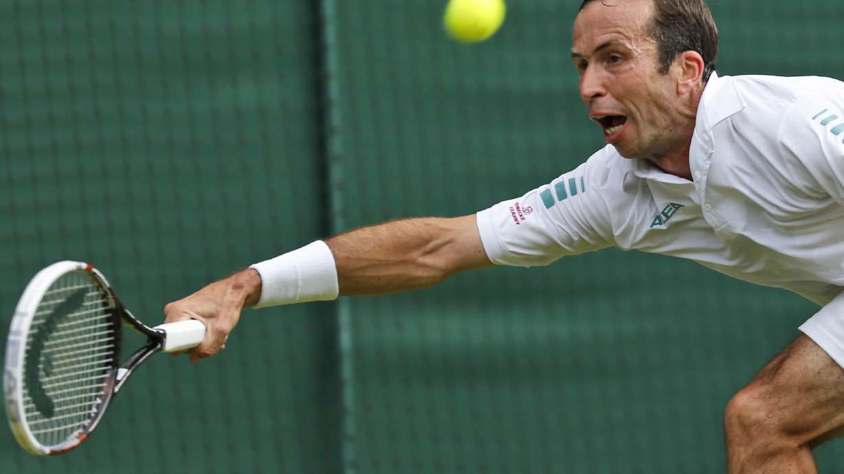 Djokovic, Stepanek entertain at Wimbledon