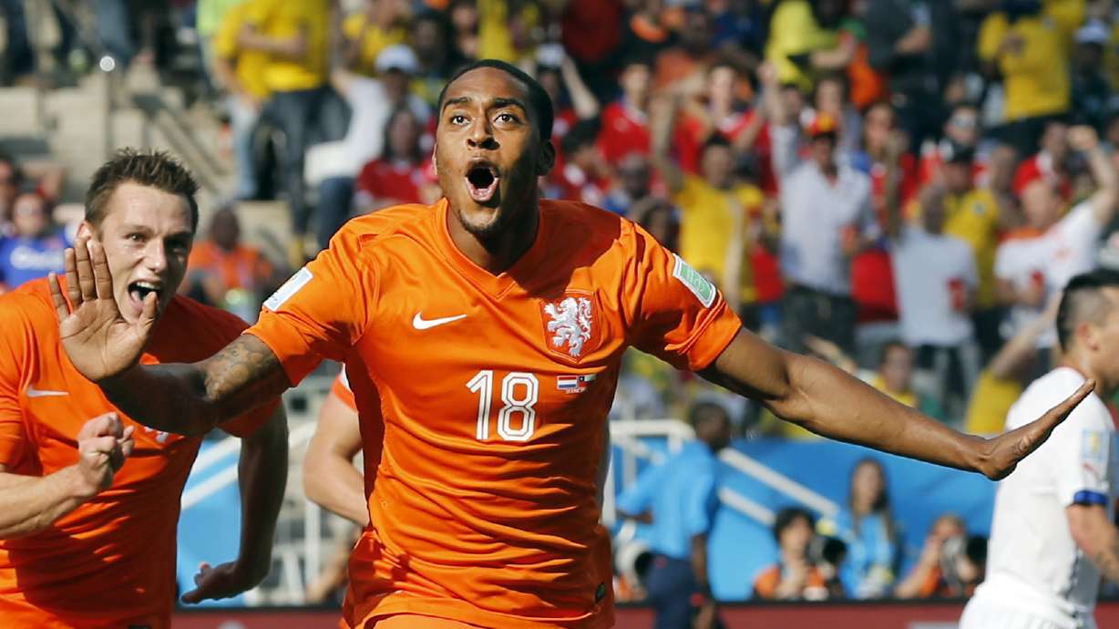 Dutch midfielder Fer out of Mexico game