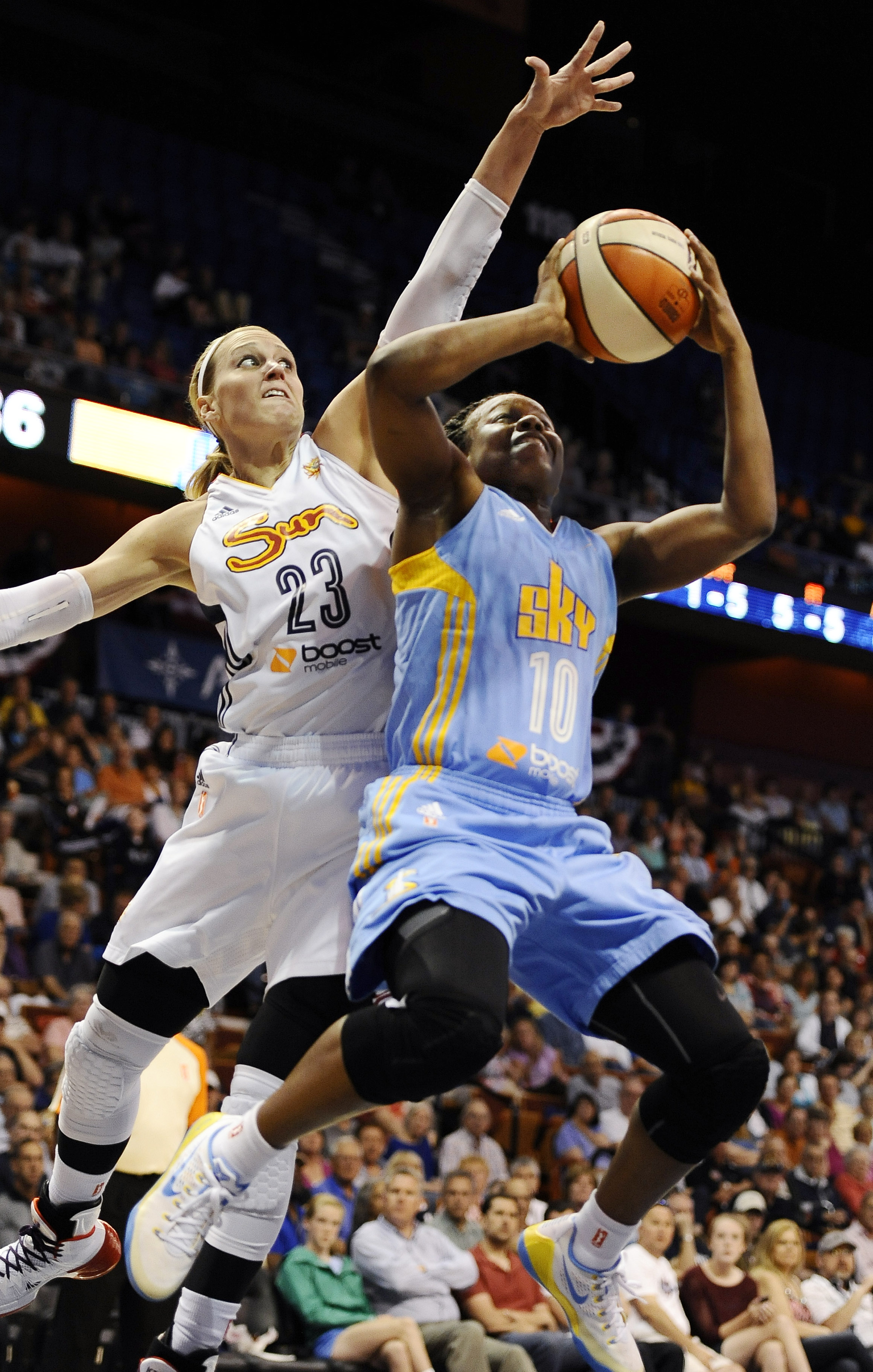 Thomas leads Sun past Sky, 79-69