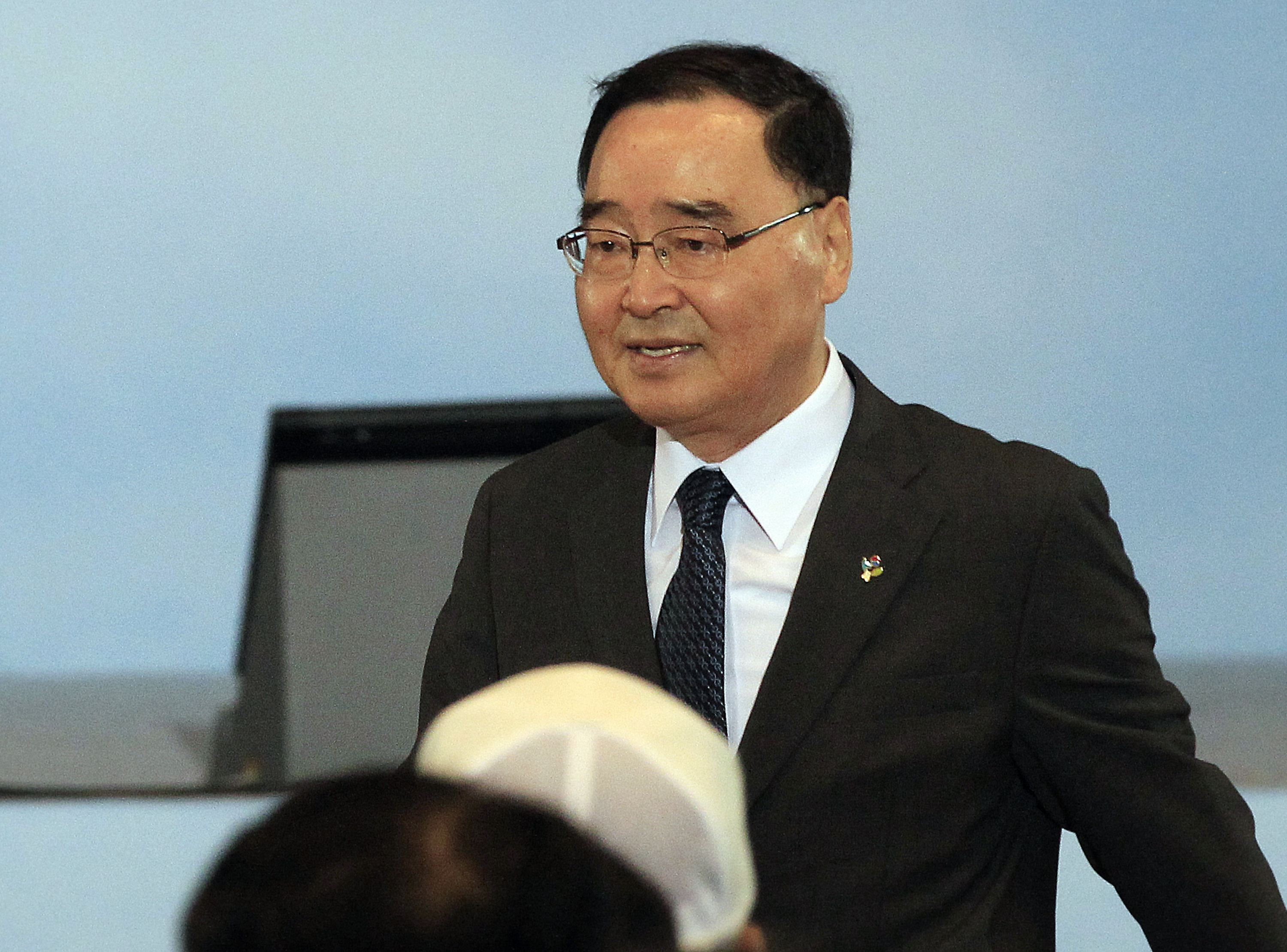 S. Korea's No. 2 to stay on after others pull out