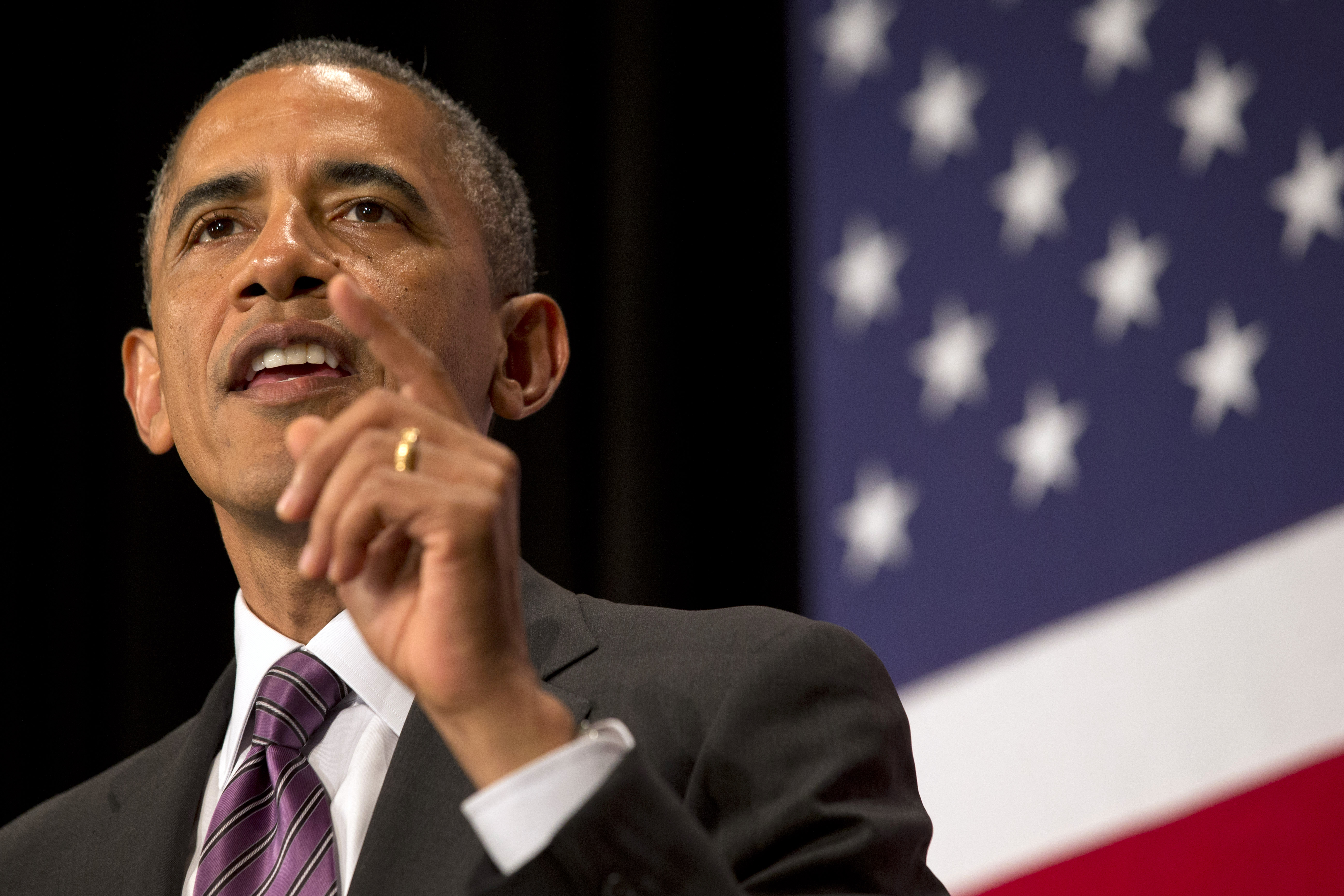 Facing headwinds, Obama courts 'real America'