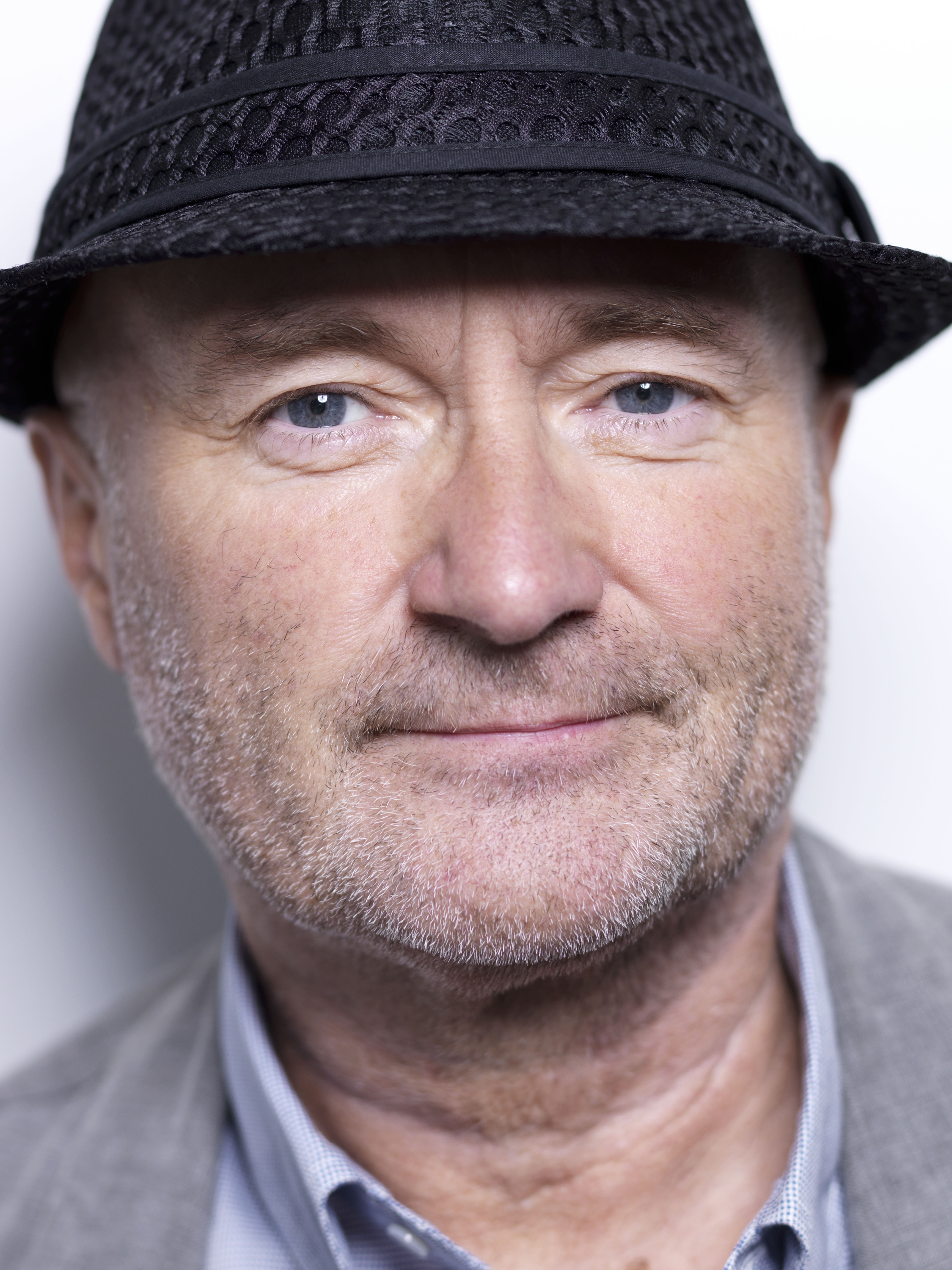 Phil Collins donates revolution artifacts to Alamo