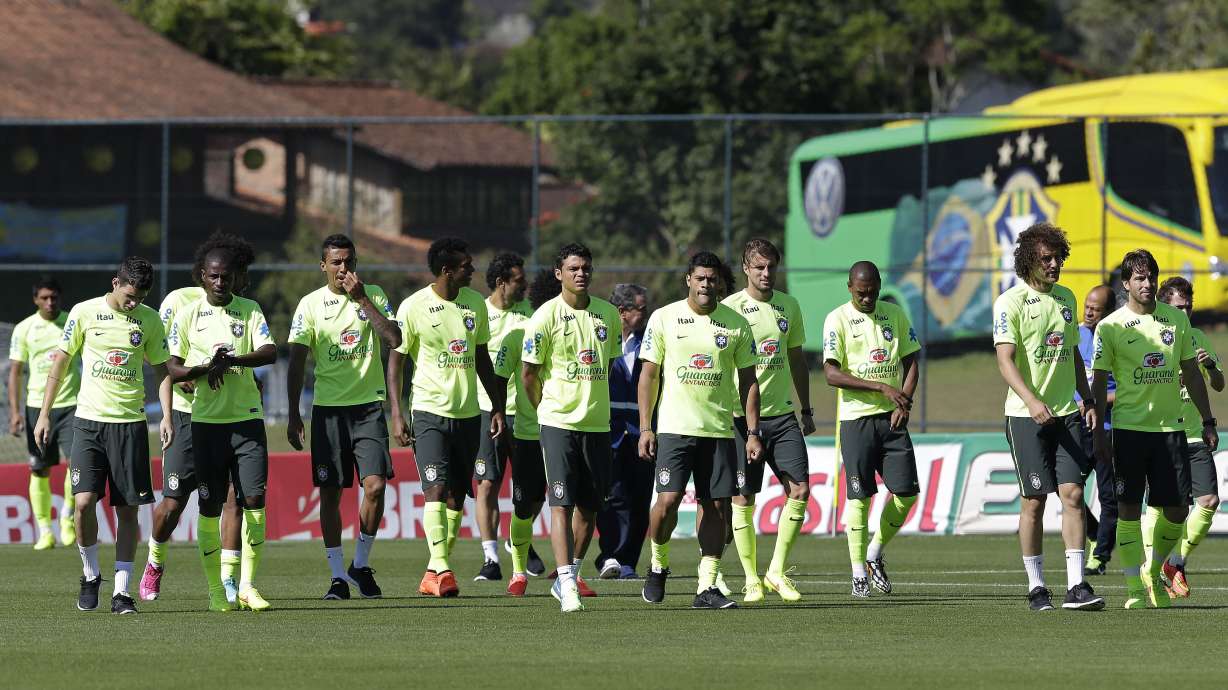 Scolari set to change Brazil midfield at World Cup