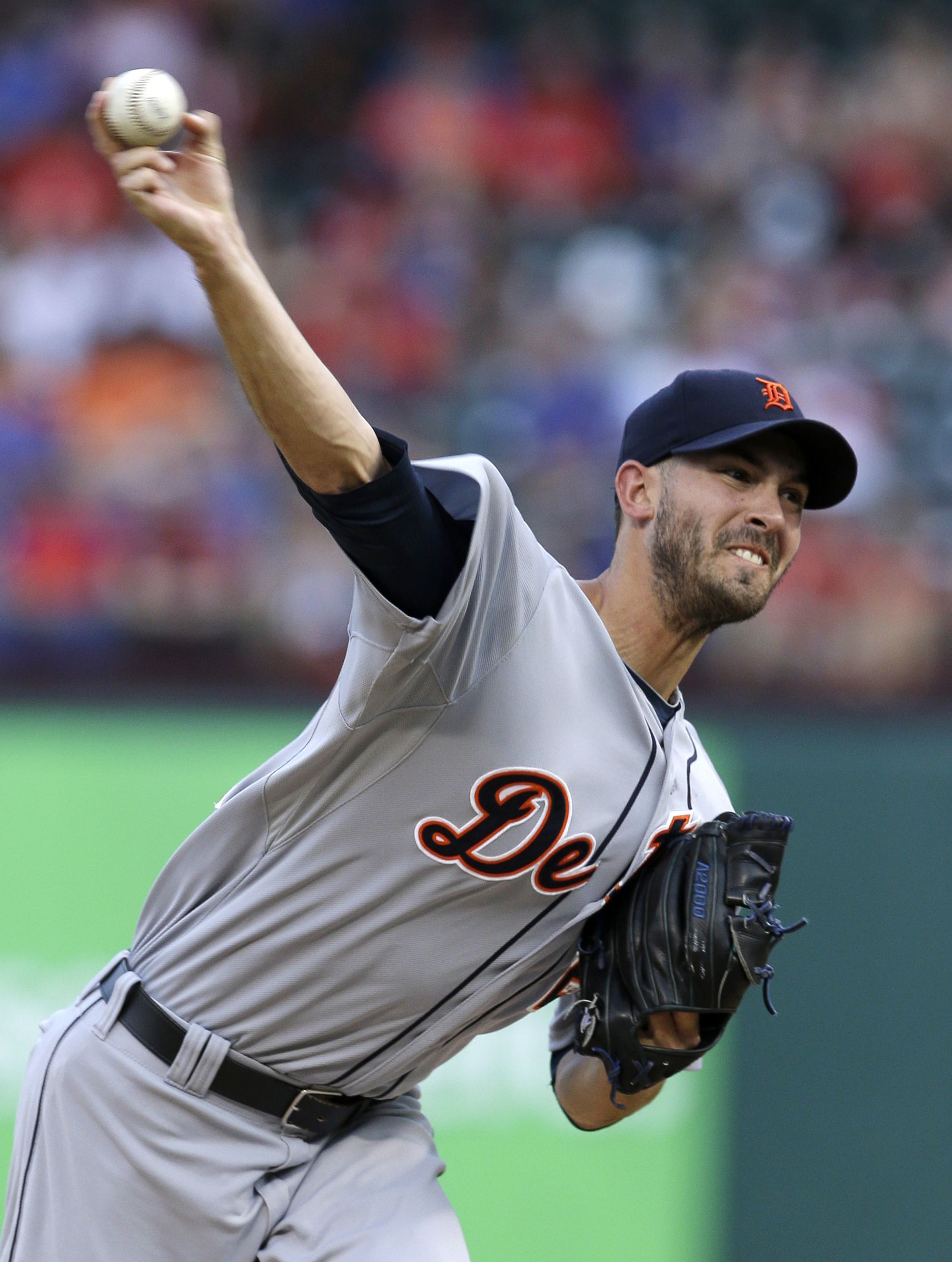 Porcello throws 3-hitter, Tigers blank Rangers 6-0