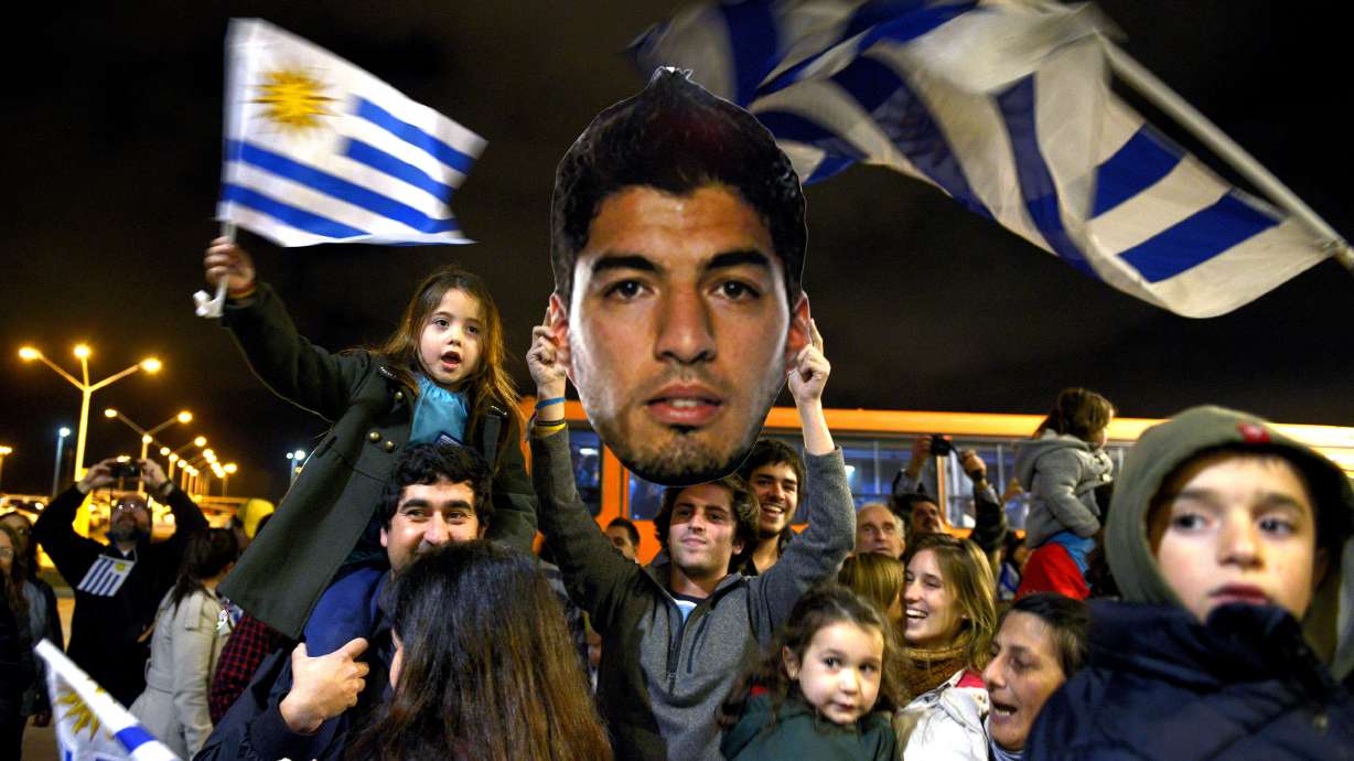 Betting company severs links with Suarez