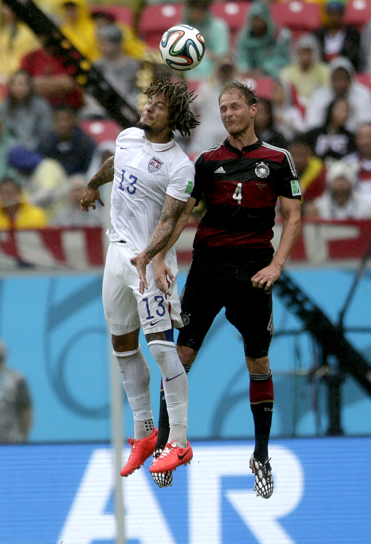 US midfielder Jones has broken nose, as expected