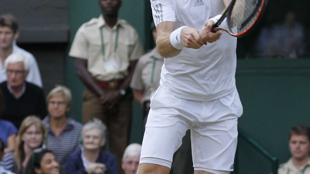 Murray breezes into Wimbledon 4th round