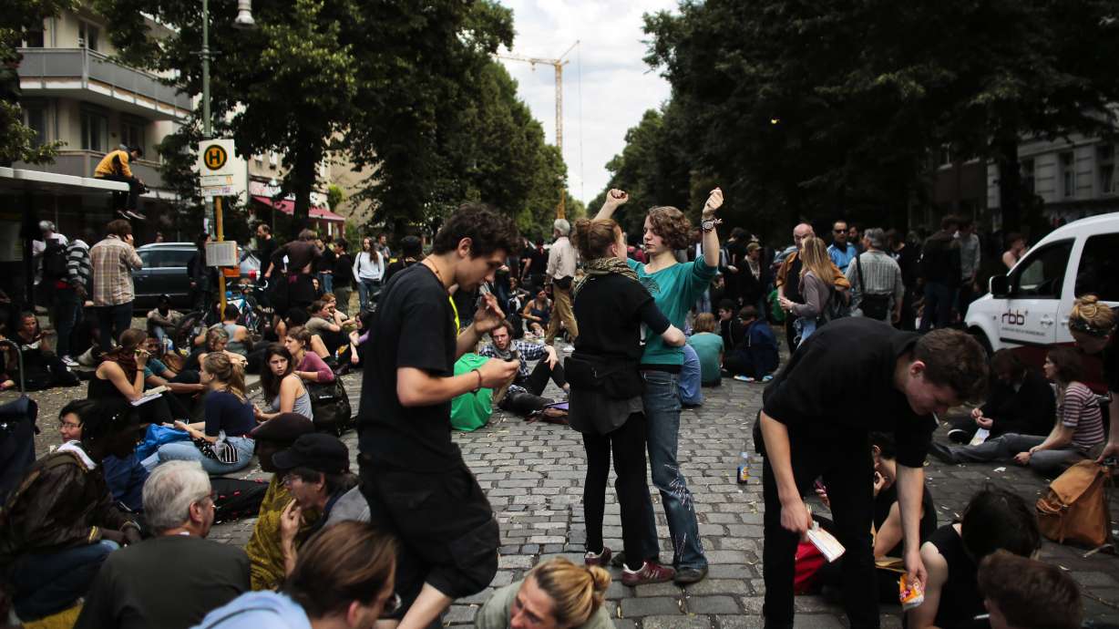 Refugees in stand-off with police at Berlin school