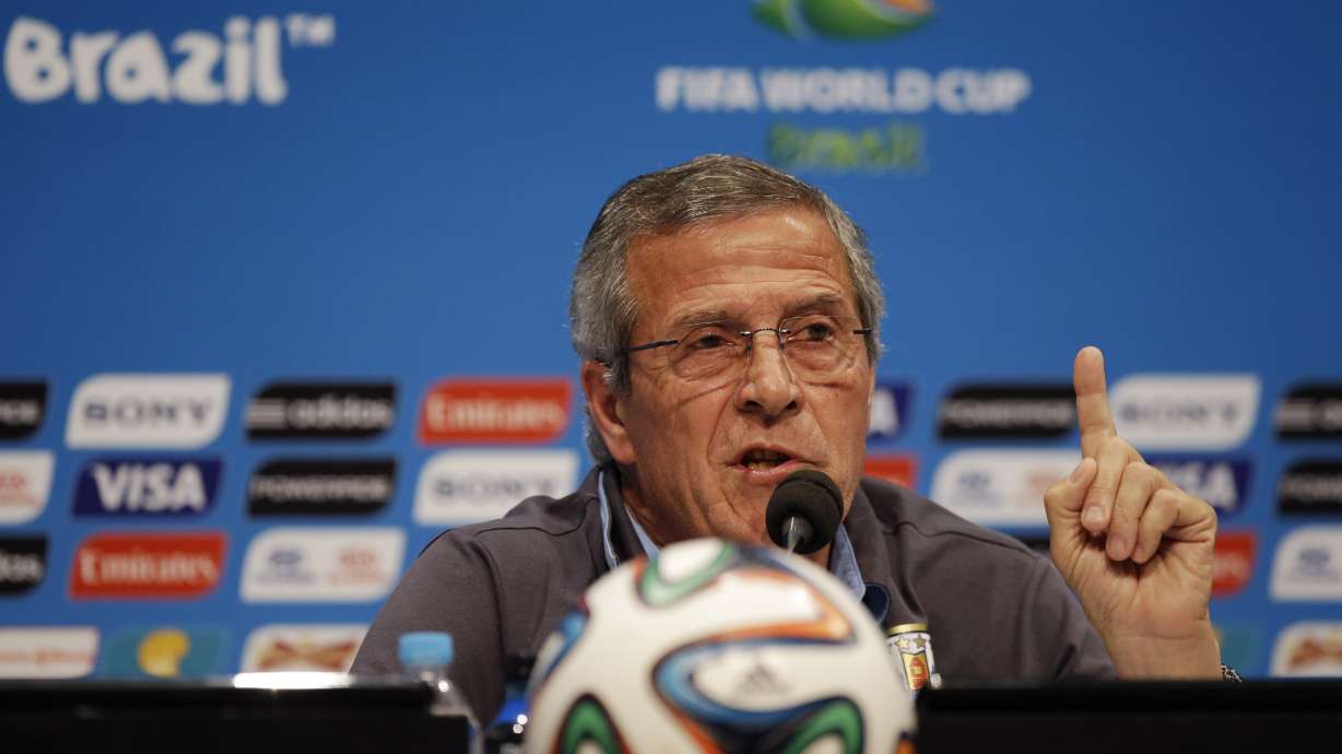 Uruguay coach quits FIFA position over Suarez ban