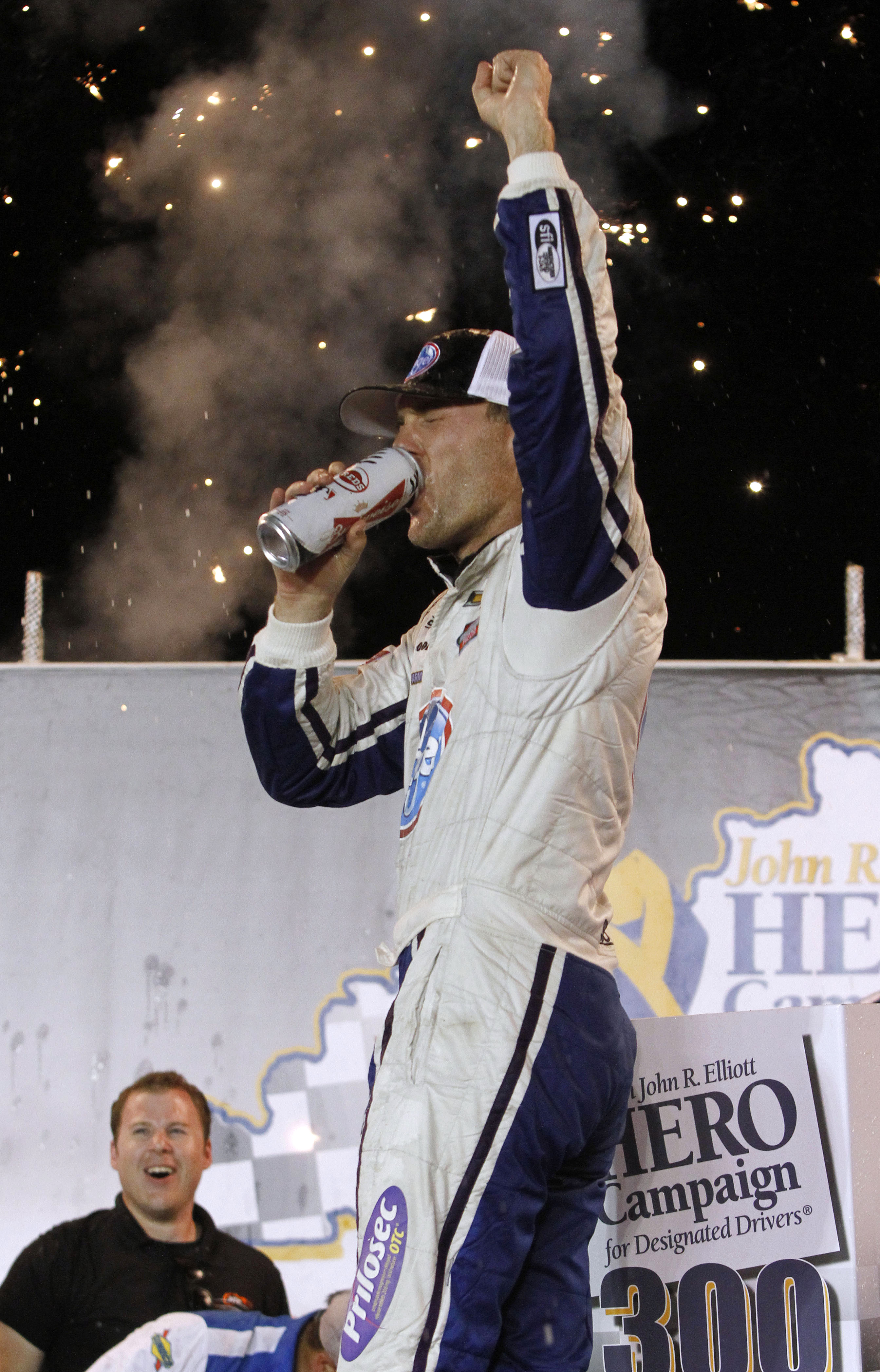 Harvick wins Nationwide Series race at Kentucky